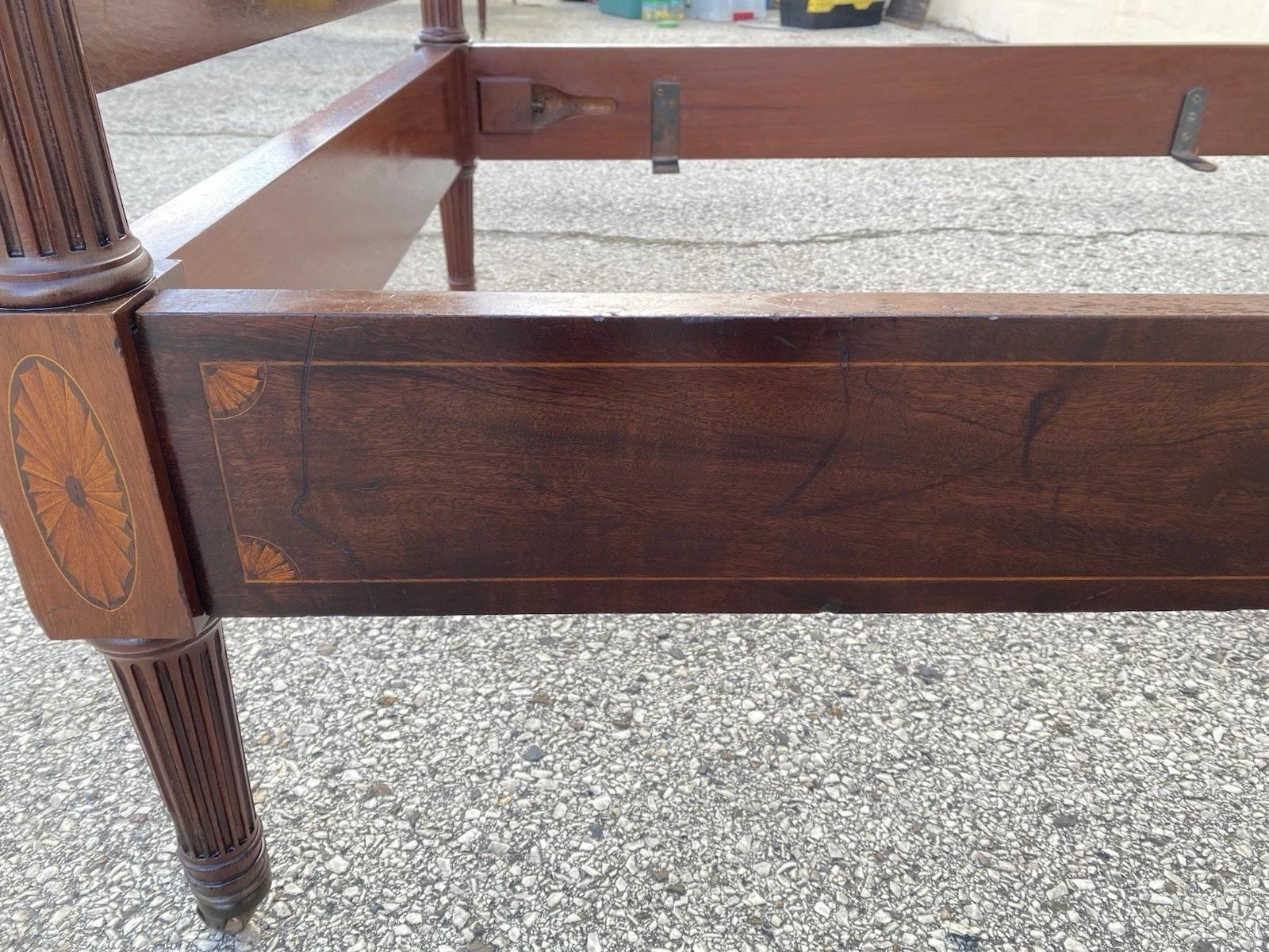 Ancien Sheraton Federal Pinwheel Inlay Mahogany 4 Poster Twin Bed Frame - Pair en vente 3