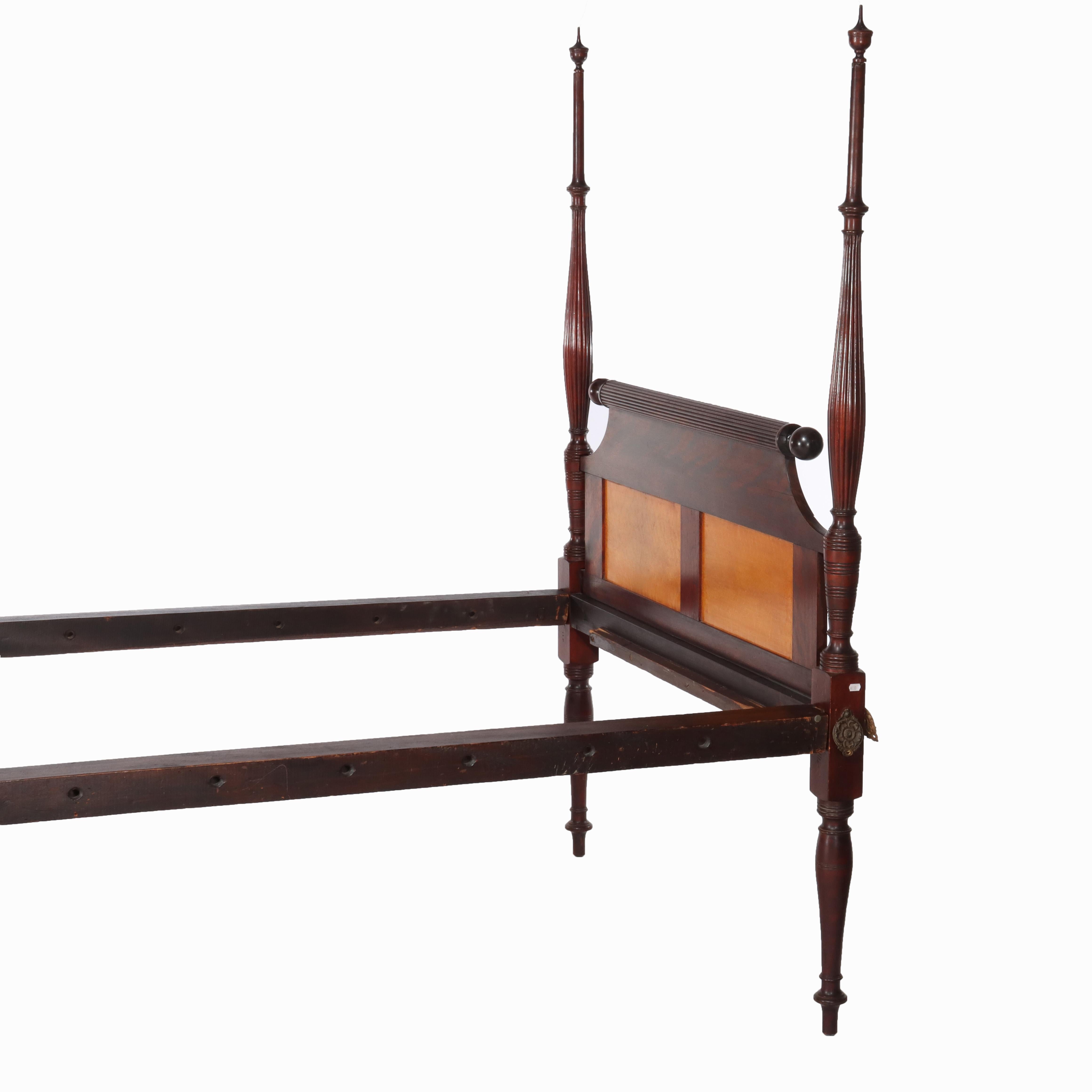 Antico telaio per letto Sheraton in mogano e acero di monte, c1830 in vendita 9