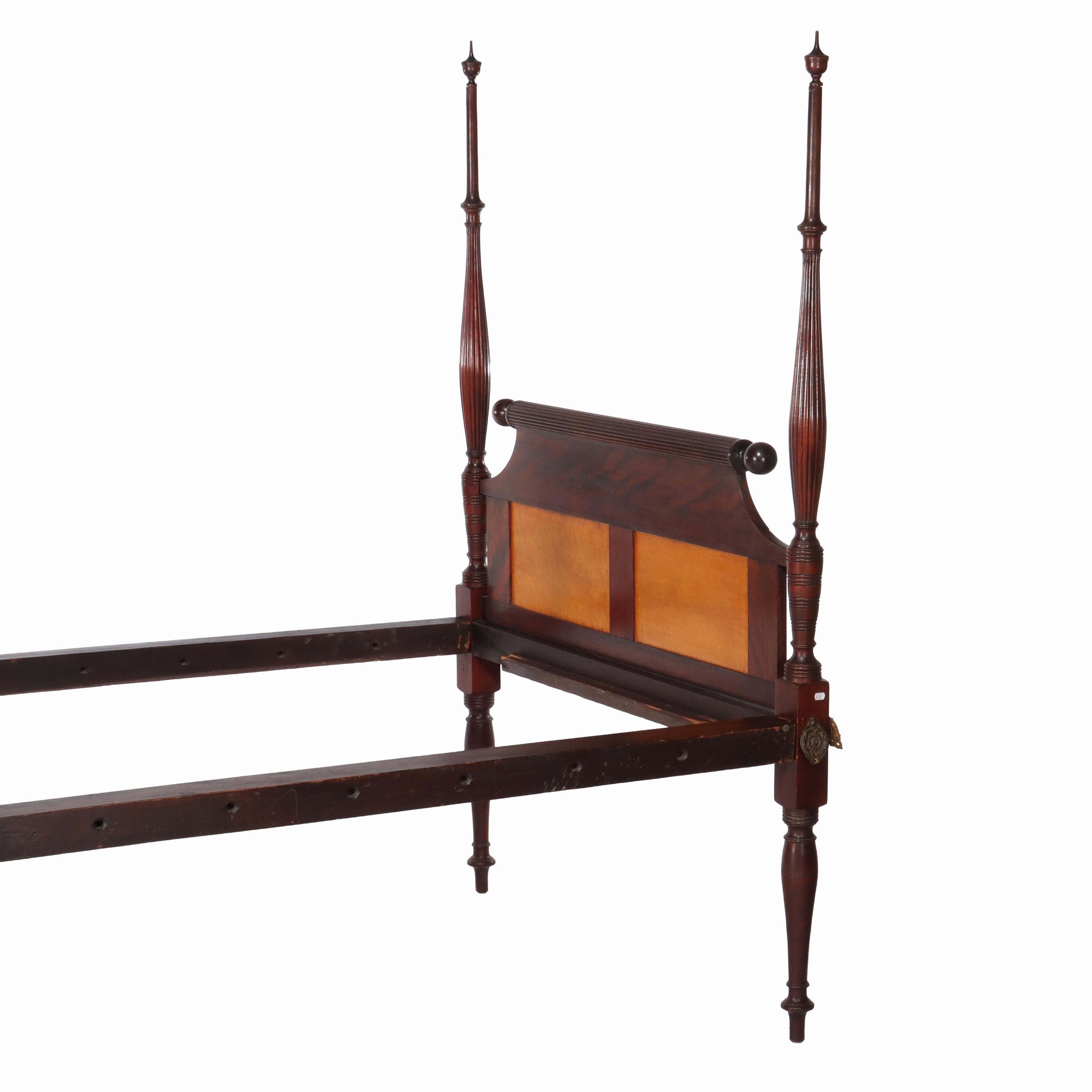 Antico telaio per letto Sheraton in mogano e acero di monte, c1830 in vendita 10