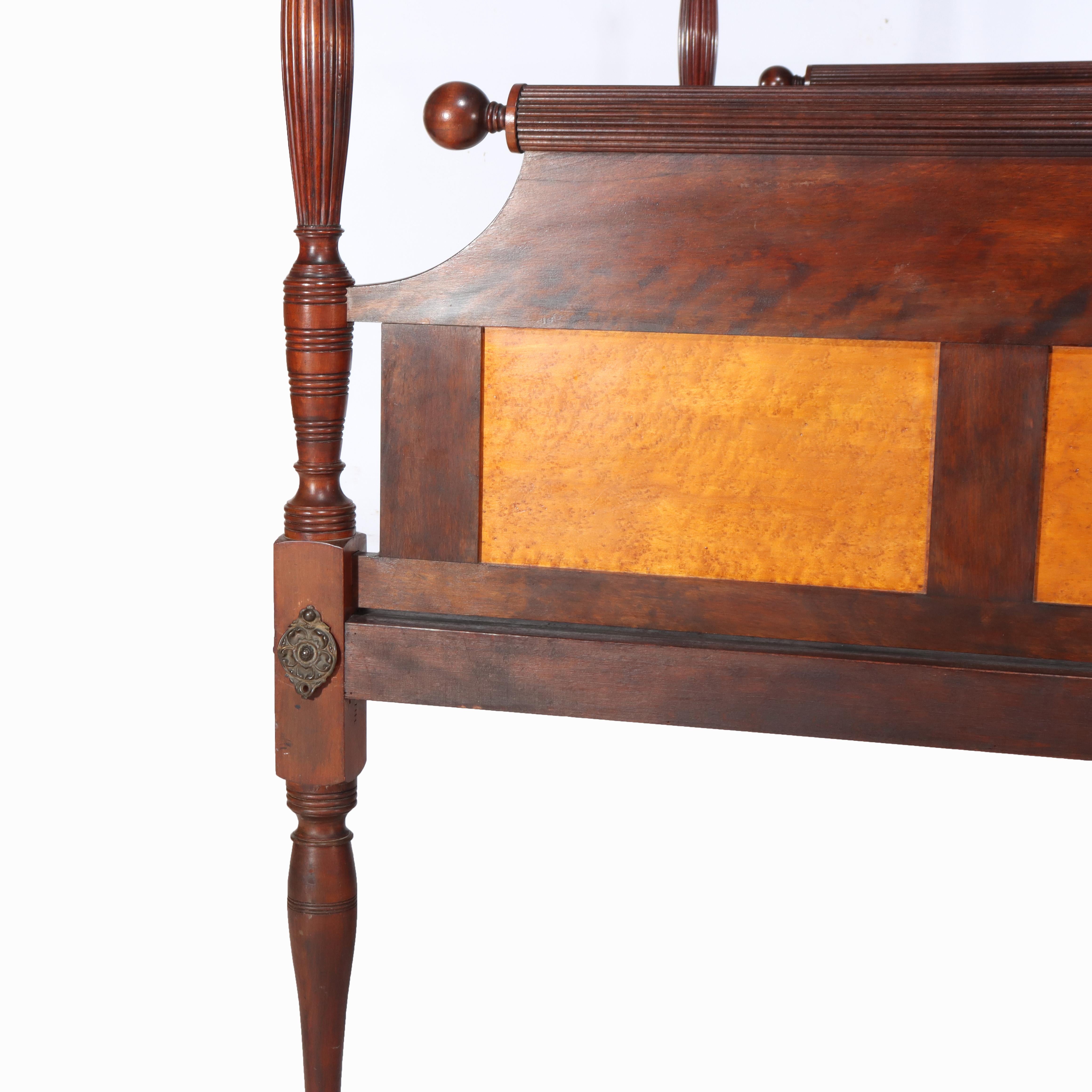XIX secolo Antico telaio per letto Sheraton in mogano e acero di monte, c1830 in vendita