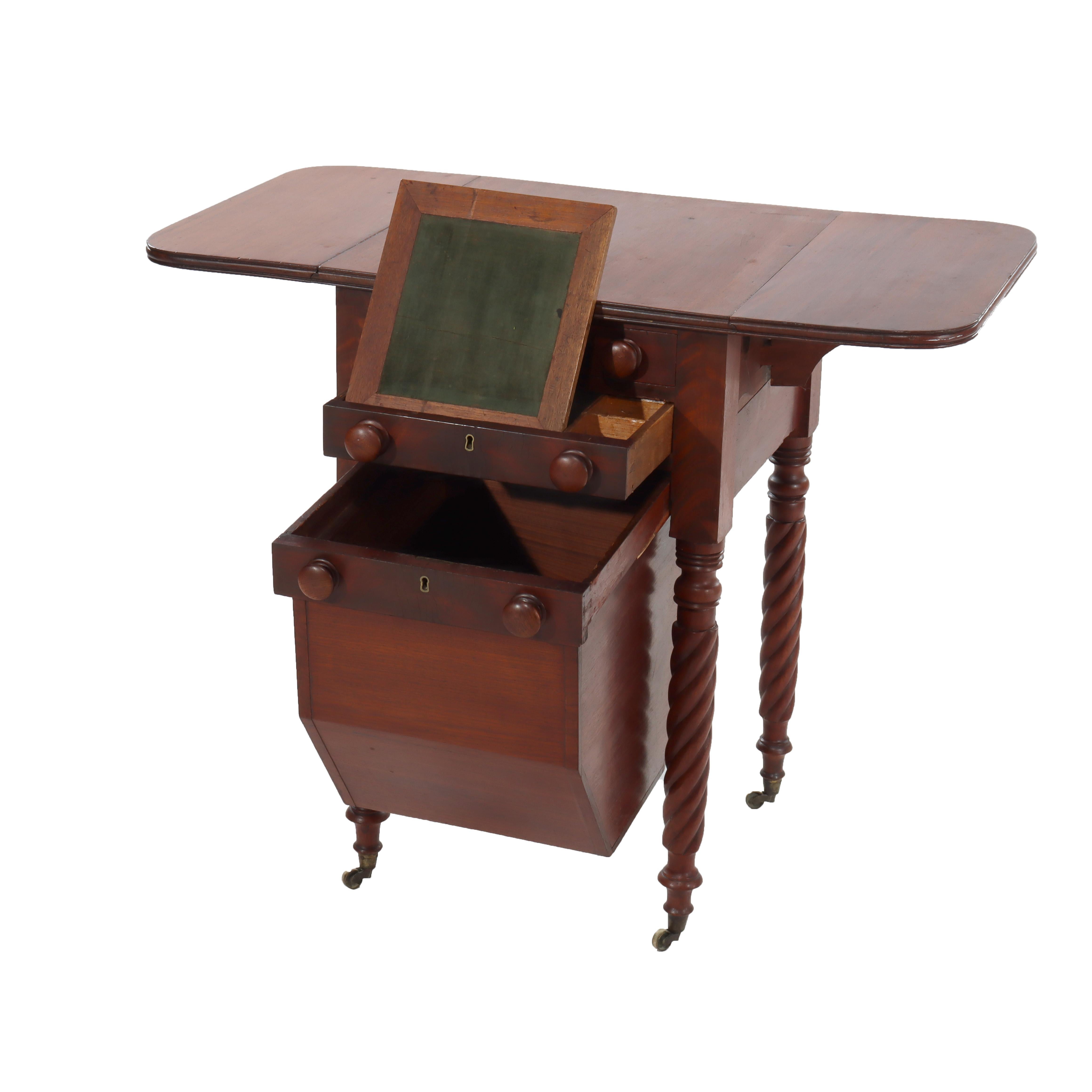 Acajou Ancien meuble de couture Sheraton en acajou à 3 tiroirs et à abattant c1830 en vente