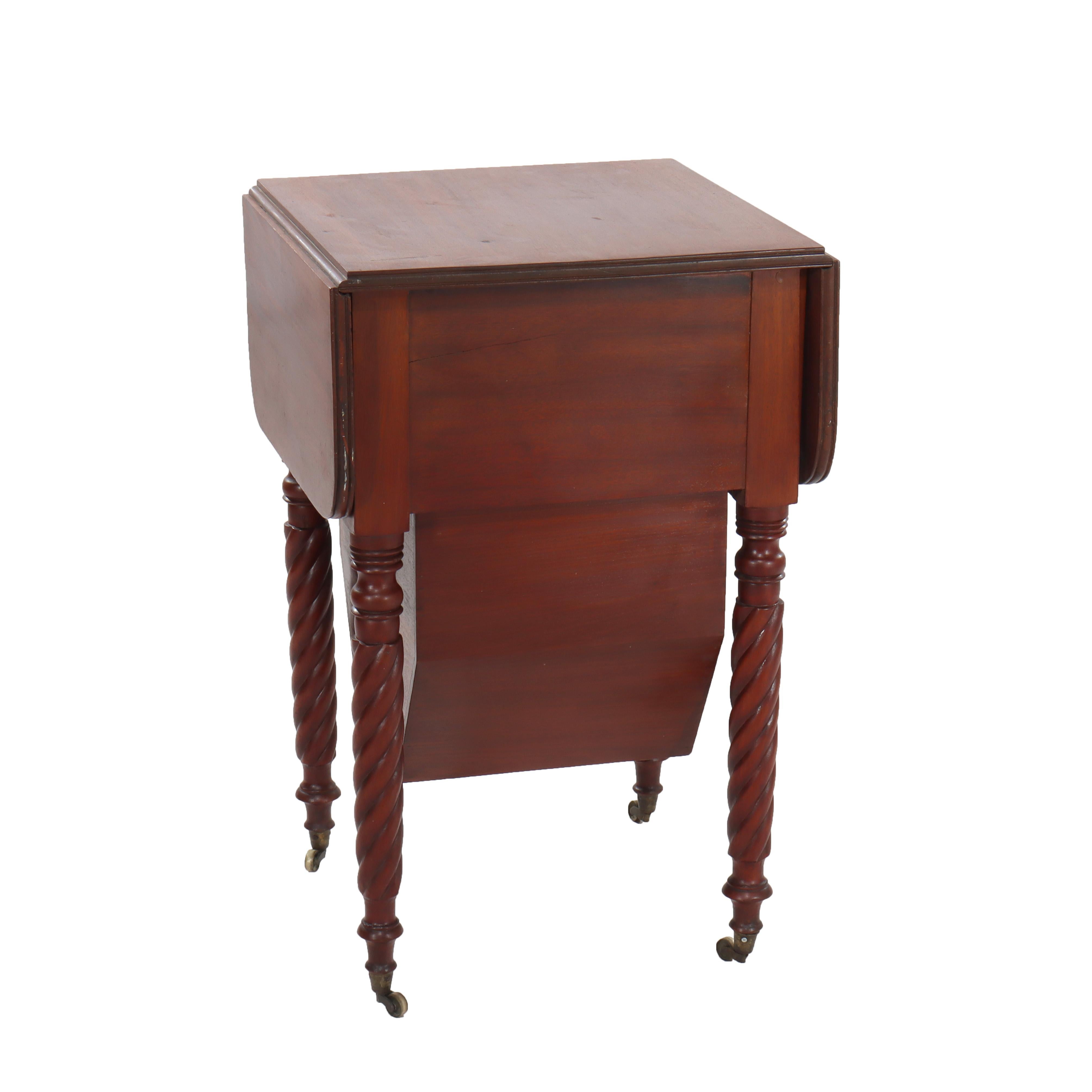 Ancien meuble de couture Sheraton en acajou à 3 tiroirs et à abattant c1830 en vente 3