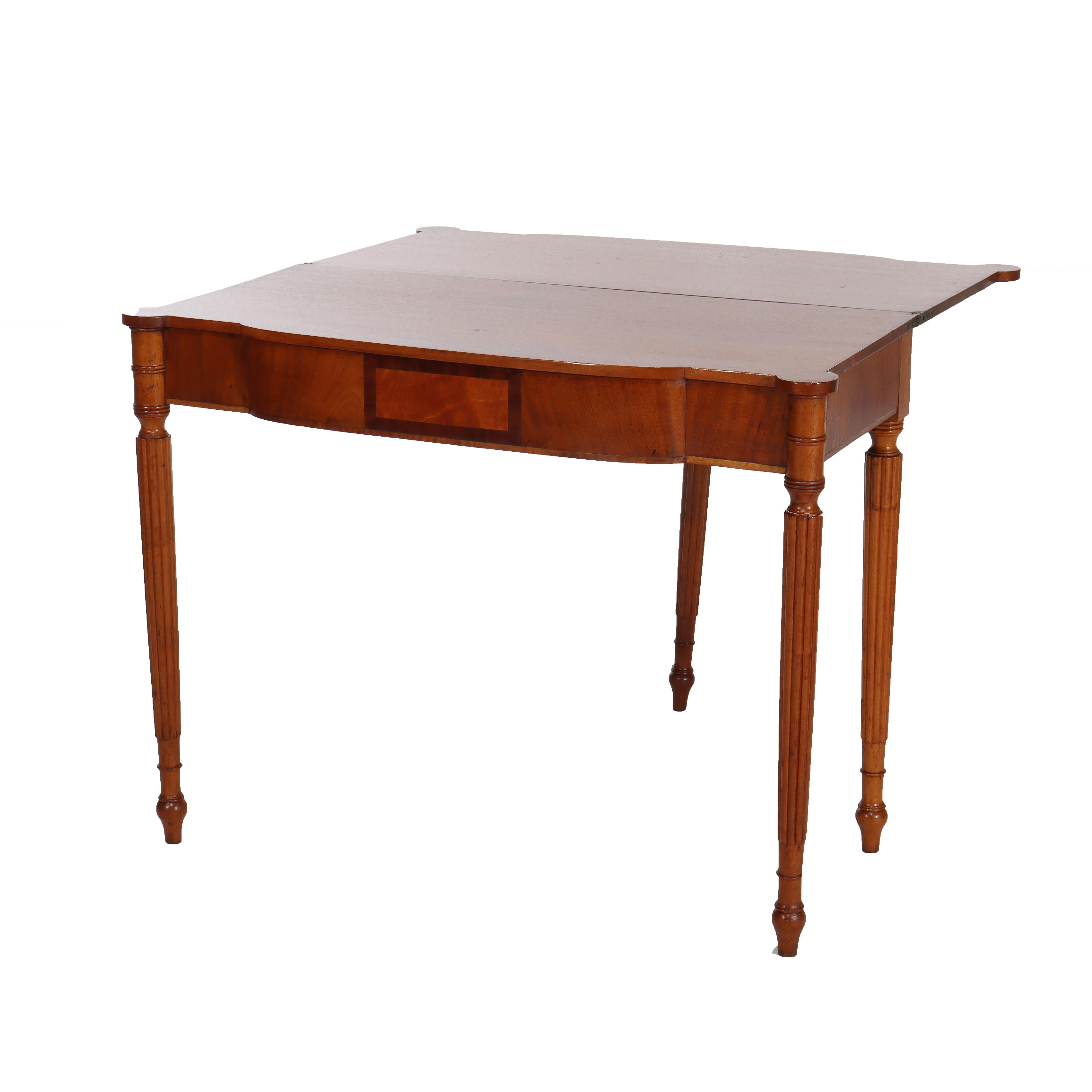 XIXe siècle Ancienne table à cartes Sheraton à tourelle en acajou avec bandes et incrustations C1830 en vente