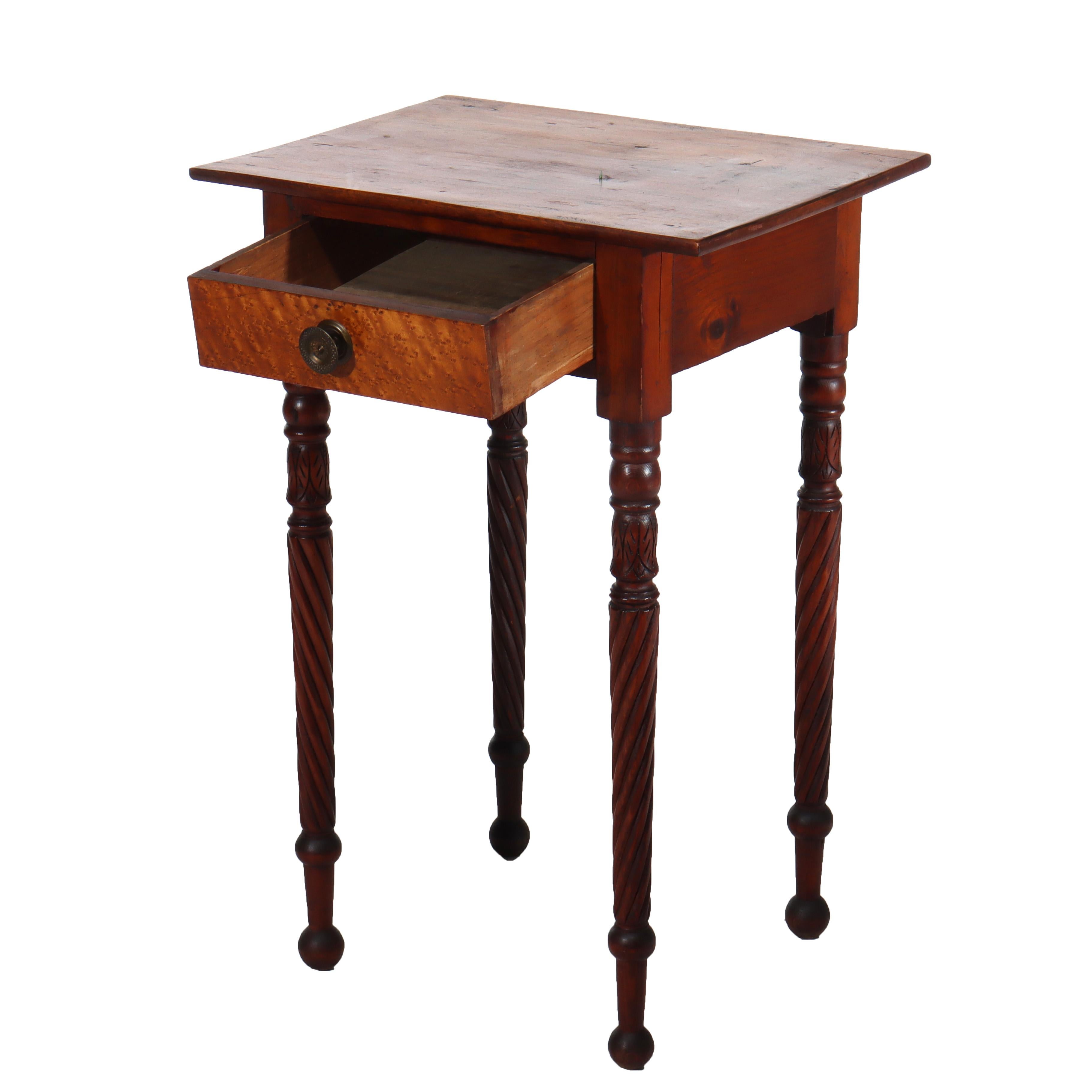 XIXe siècle Ancienne table d'appoint Sheraton en acajou et érable à œil d'oiseau avec pieds torsadés en corde en vente