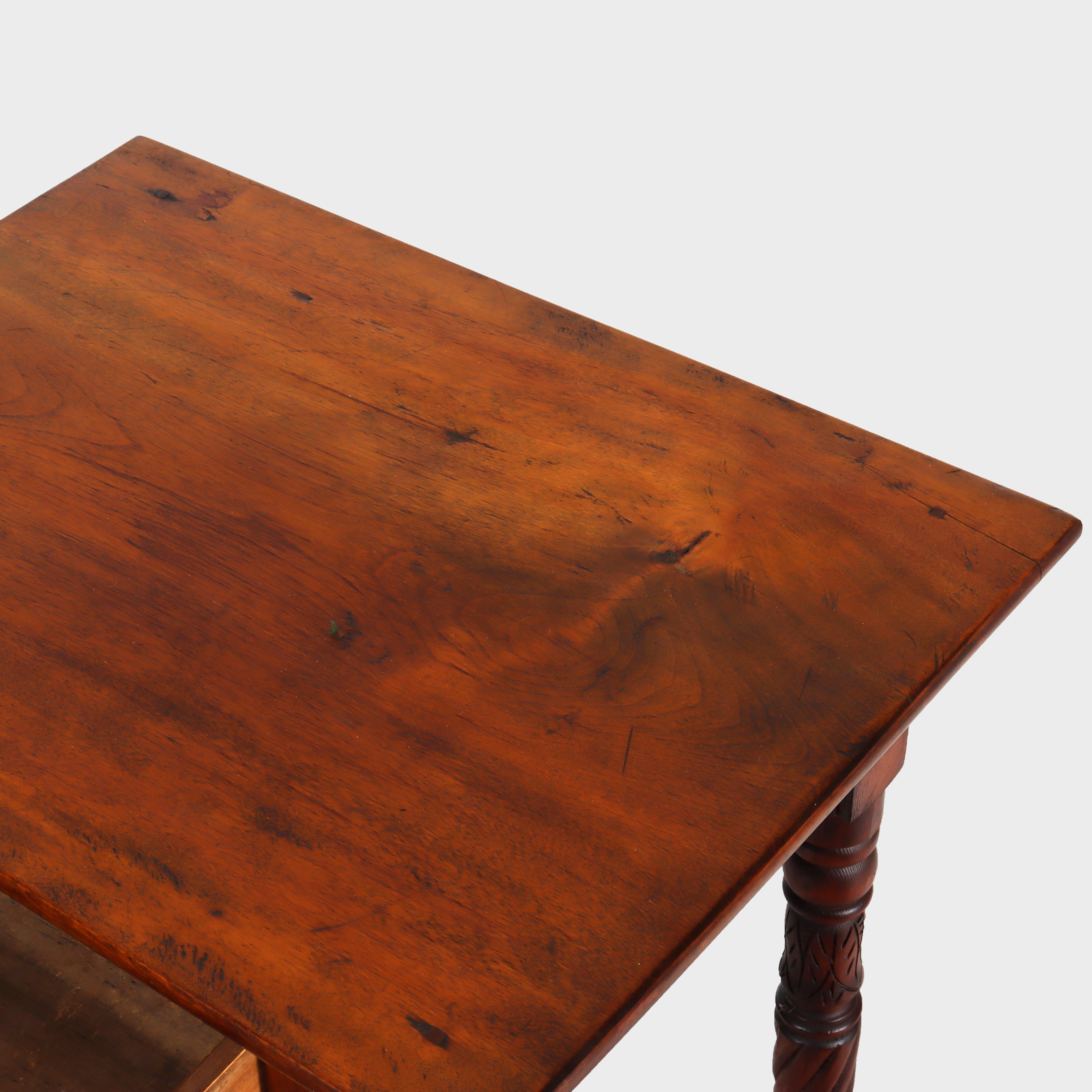 Acajou Ancienne table d'appoint Sheraton en acajou et érable à œil d'oiseau avec pieds torsadés en corde en vente