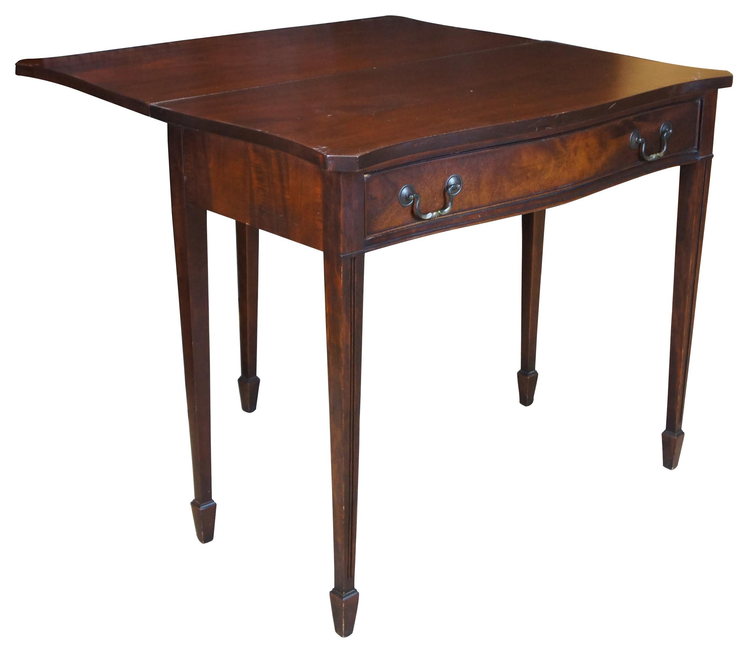 Antique Sheraton Mahogany Flip Top Gateleg Card Game Entry Console Hall Table In Good Condition In Dayton, OH