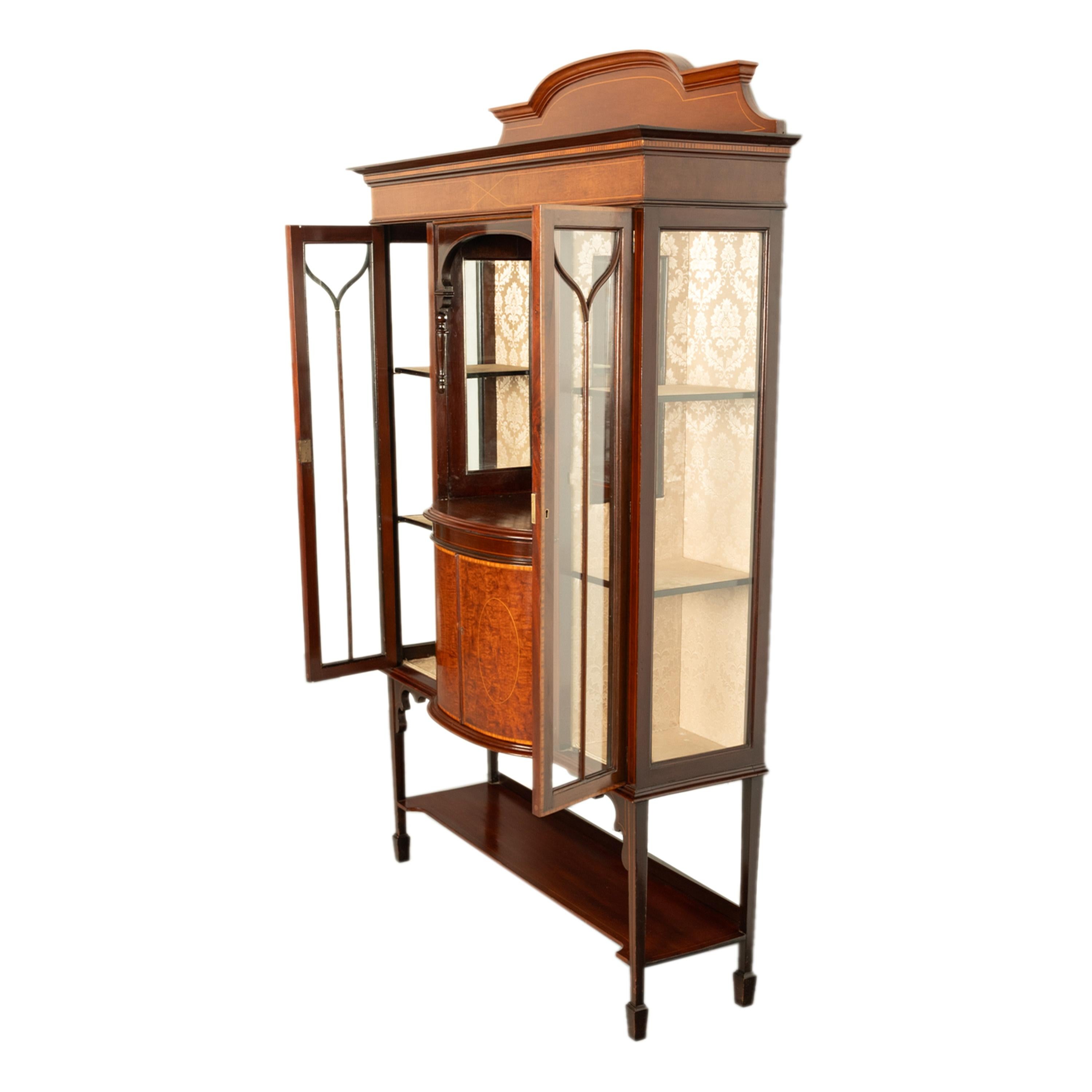 Antico Sheraton Revival intarsiato Vetrina portavivande Hutch 1900 in vendita 1
