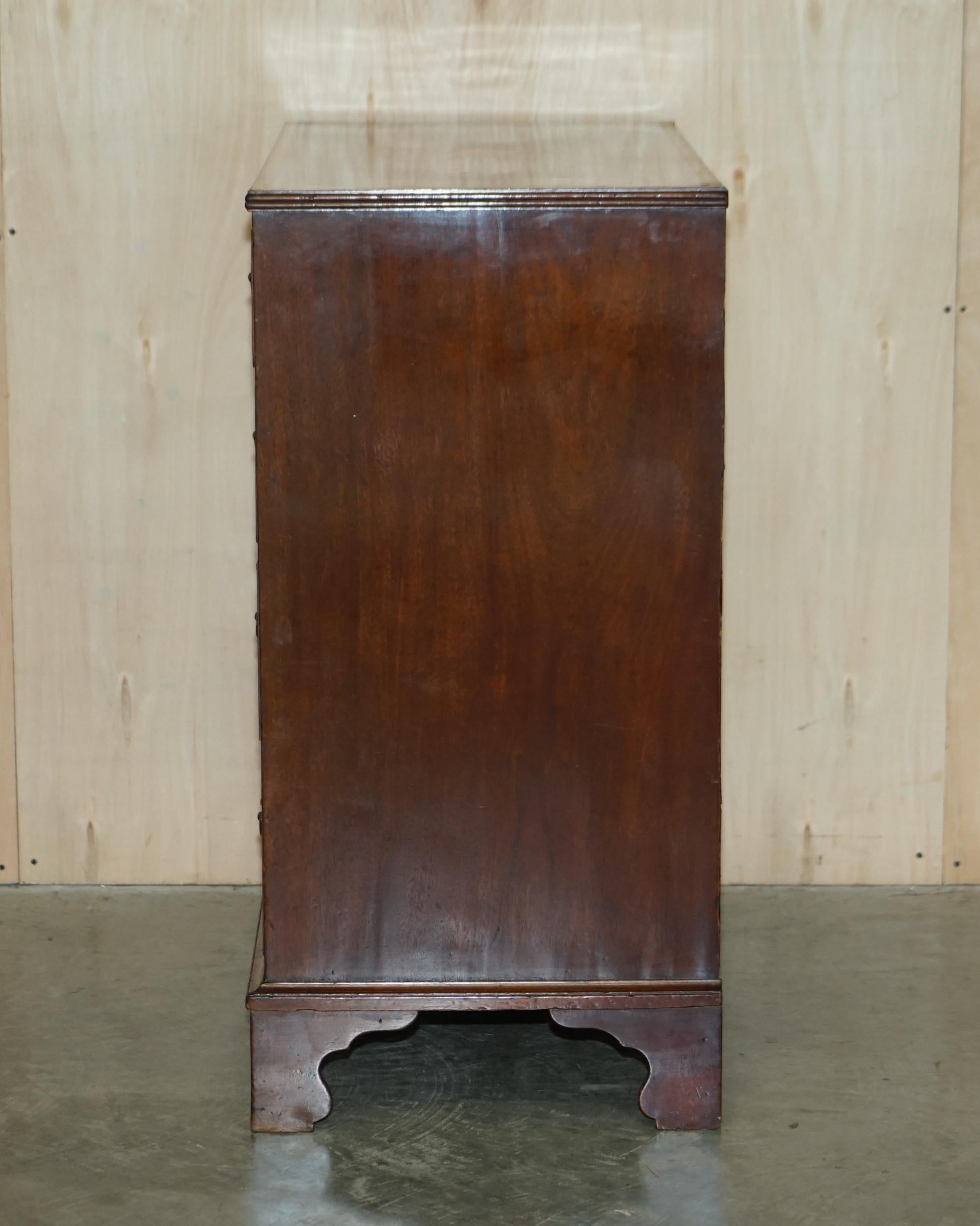 Ancienne commode de style Sheraton Revival F.Thomas Halesowen en bois de feuillus et citronnier en vente 11