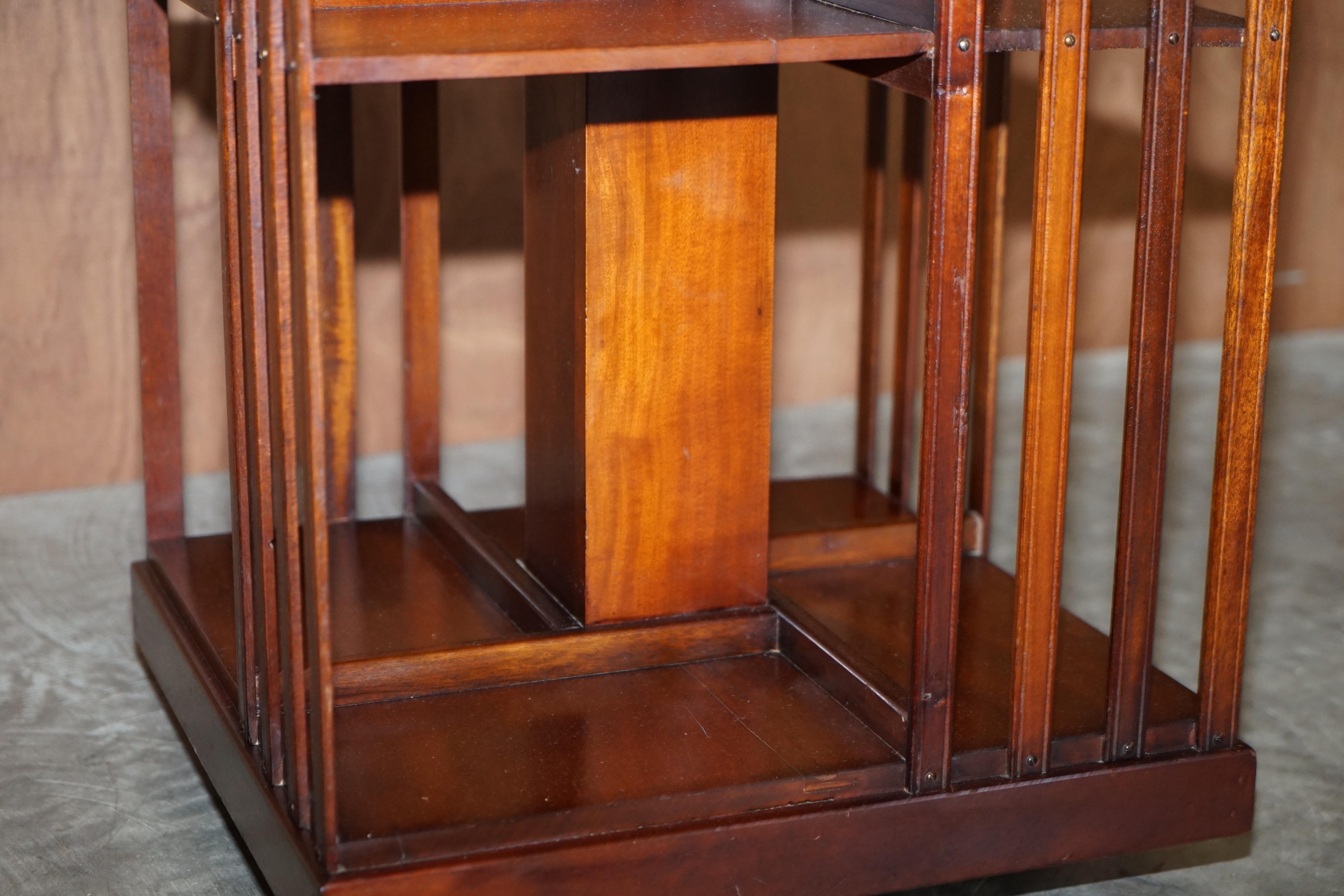 Antique Sheraton Revival Hardwood & Satinwood Revolving Bookcase Side End Table en vente 1