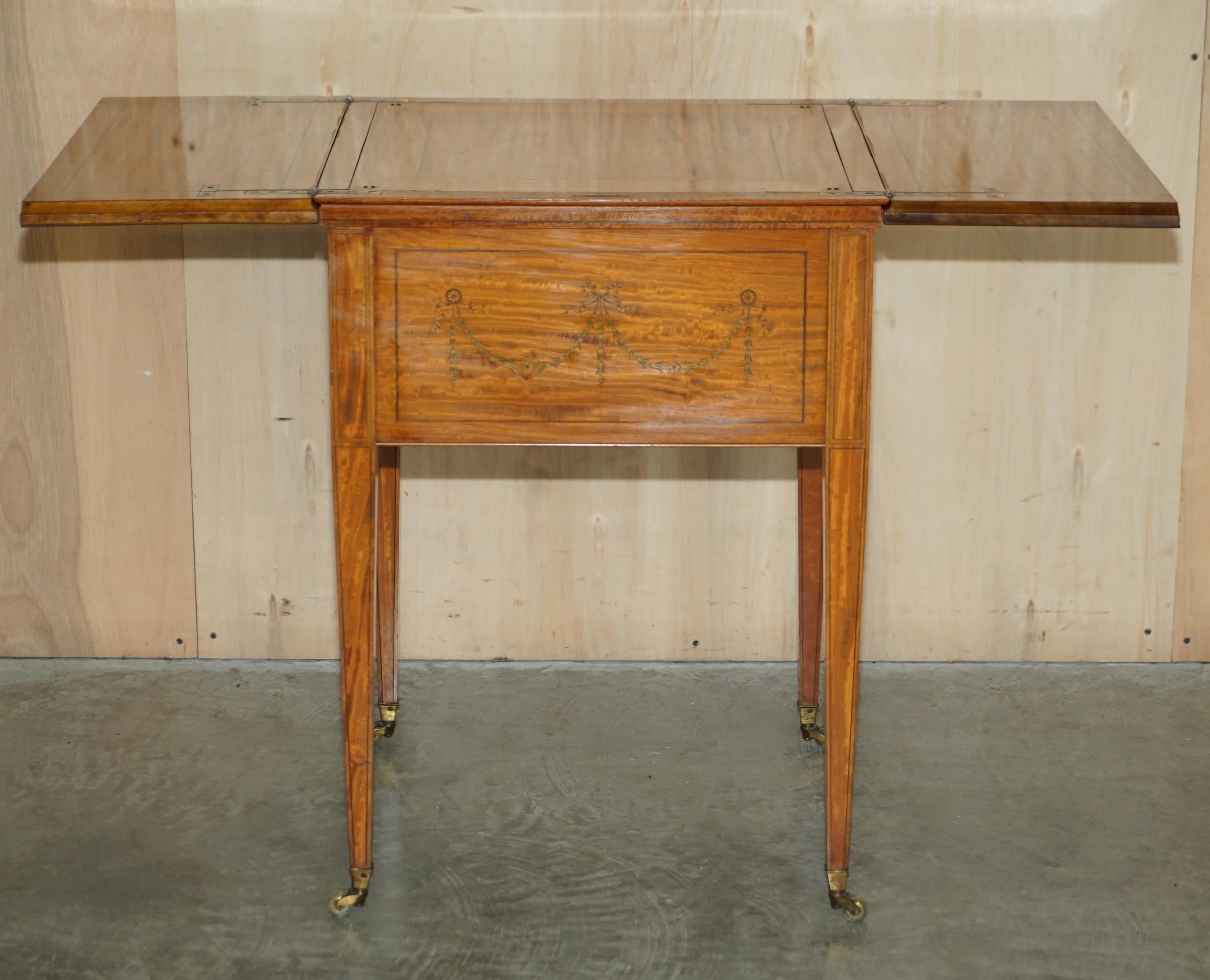 Ancienne table à boissons Sheraton Revival victorienne restaurée en érable & Co en vente 10