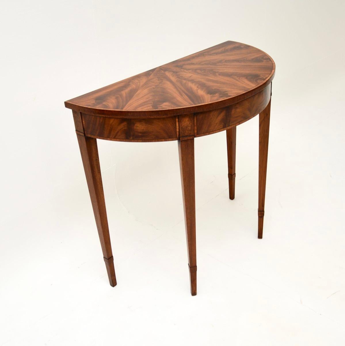 Mesa consola antigua estilo Sheraton Británico en venta