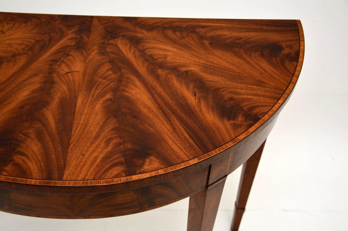 Mesa consola antigua estilo Sheraton en venta 1