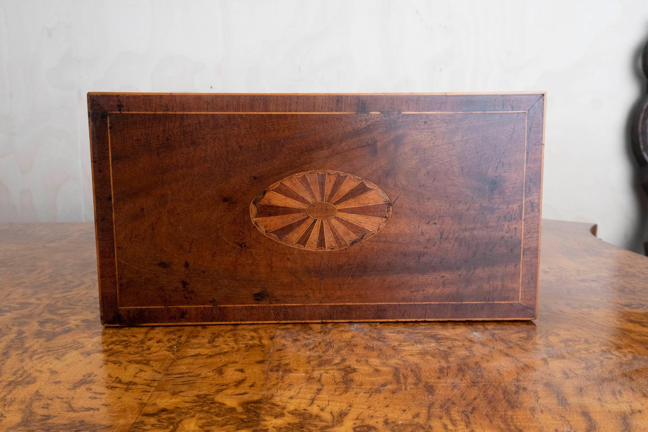Antique Sheraton Style Inlaid 3 Compartment Tea Caddy. English C.1780 In Good Condition In St Annes, Lancashire