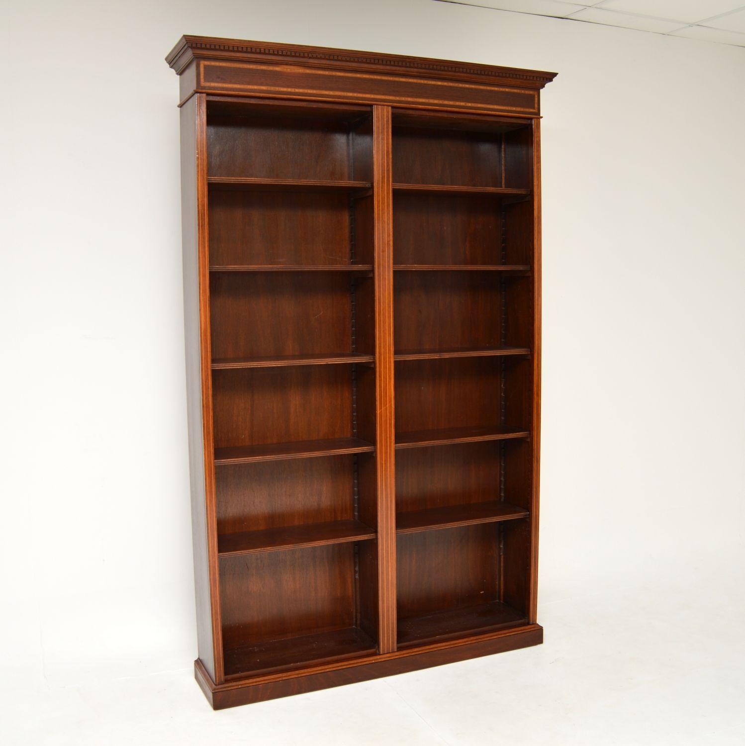 A beautiful and impressive antique open bookcase in the Sheraton style. This was made in England, it dates from around the 1950’s.

It is very well made and of superb quality. The wood has a lovely colour tone and patina, there is stunning satinwood