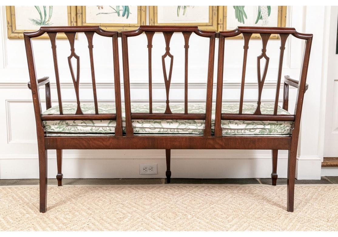 Antikes Mahagoni-Sessel im Sheraton-Stil mit Brunschwig & Fils-Stoff (19. Jahrhundert) im Angebot