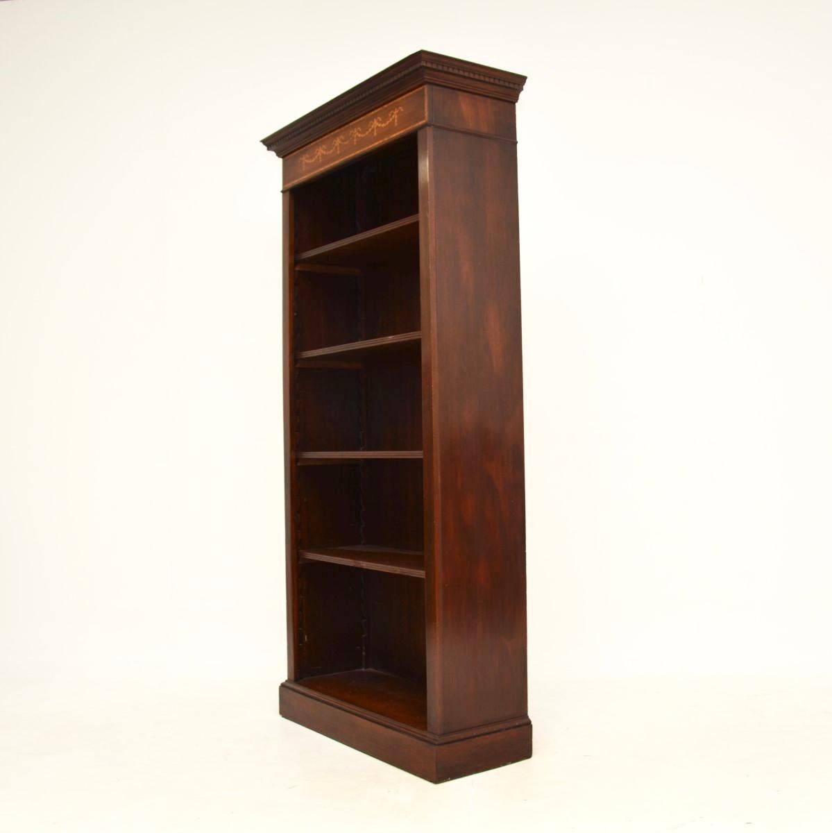 Antique Sheraton Style Open Bookcase In Good Condition For Sale In London, GB