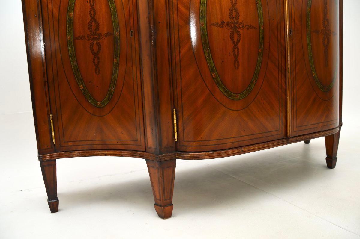 Antica credenza in legno satinato dipinto in stile Sheraton in vendita 5