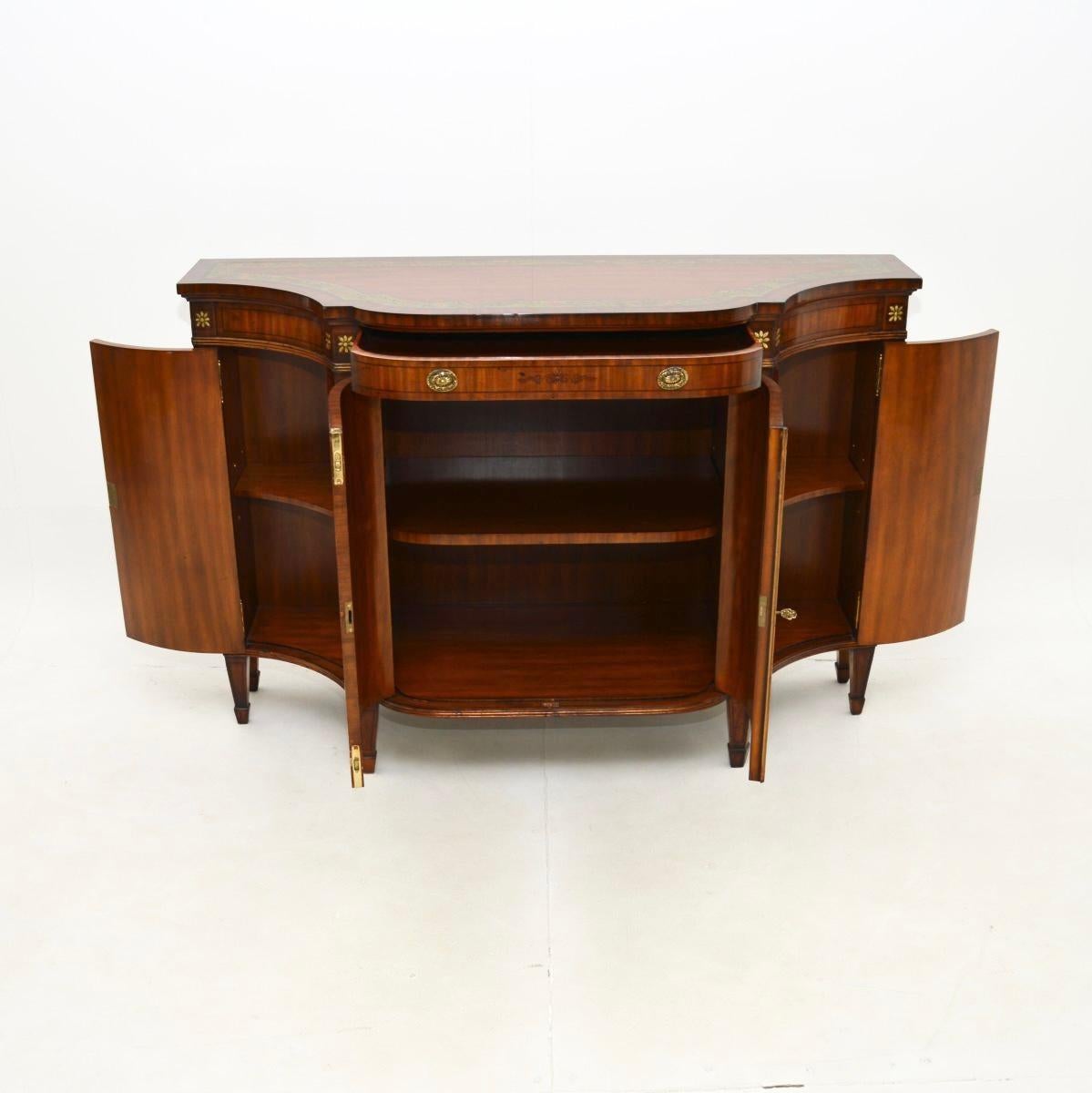 Luigi XV Antica credenza in legno satinato dipinto in stile Sheraton in vendita