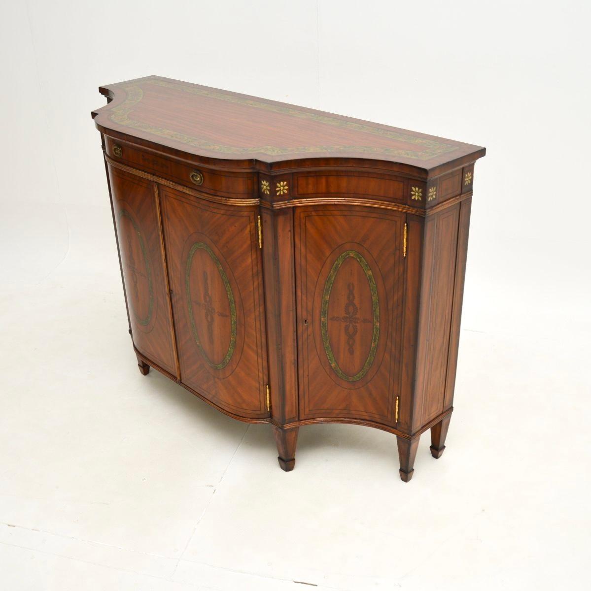 Antica credenza in legno satinato dipinto in stile Sheraton In condizioni buone in vendita a London, GB