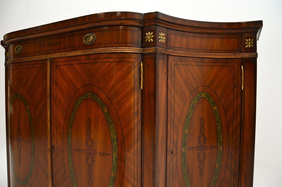 Antica credenza in legno satinato dipinto in stile Sheraton in vendita 2