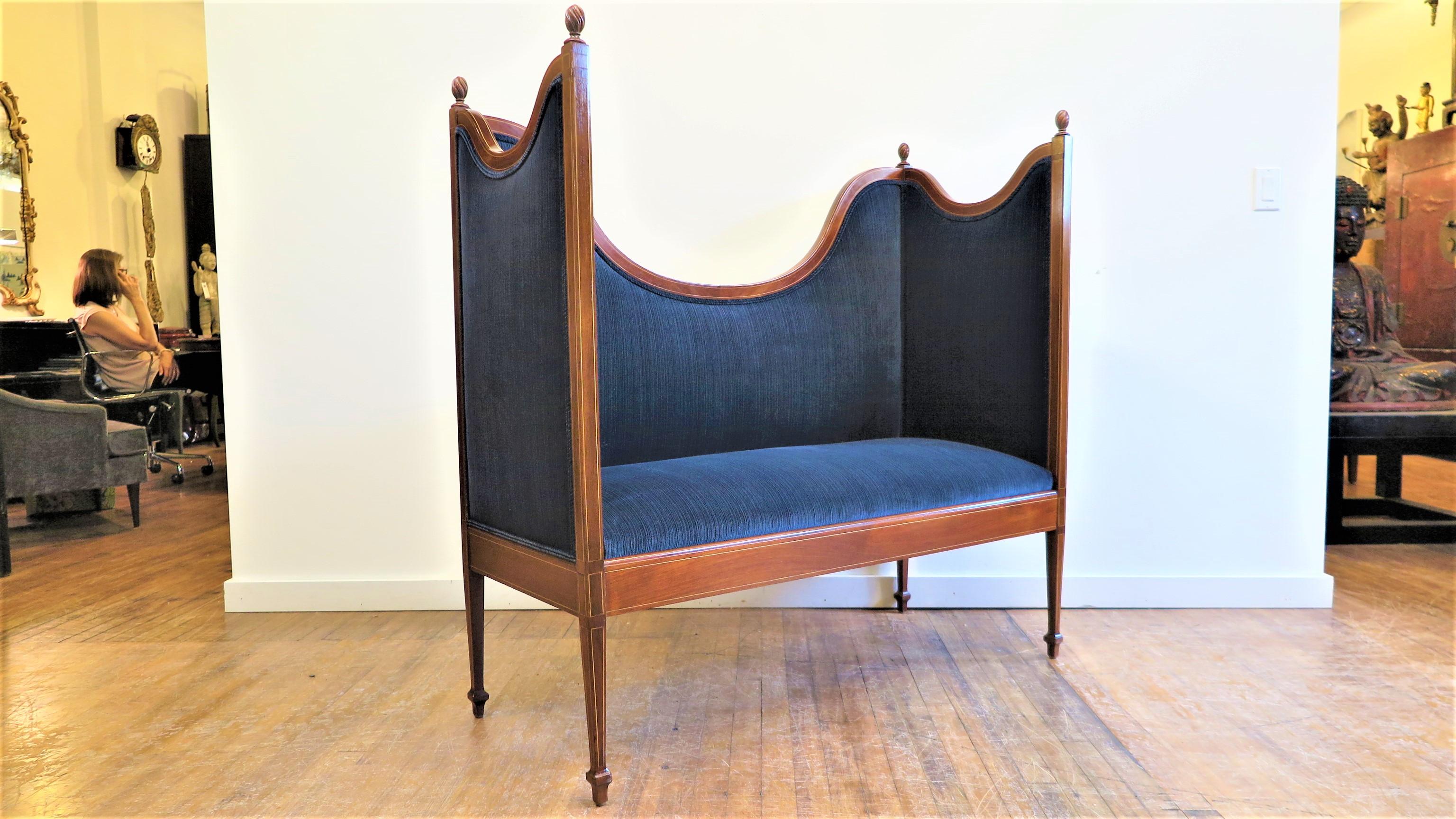 Antique Sheraton Style Settee In Good Condition In New York, NY