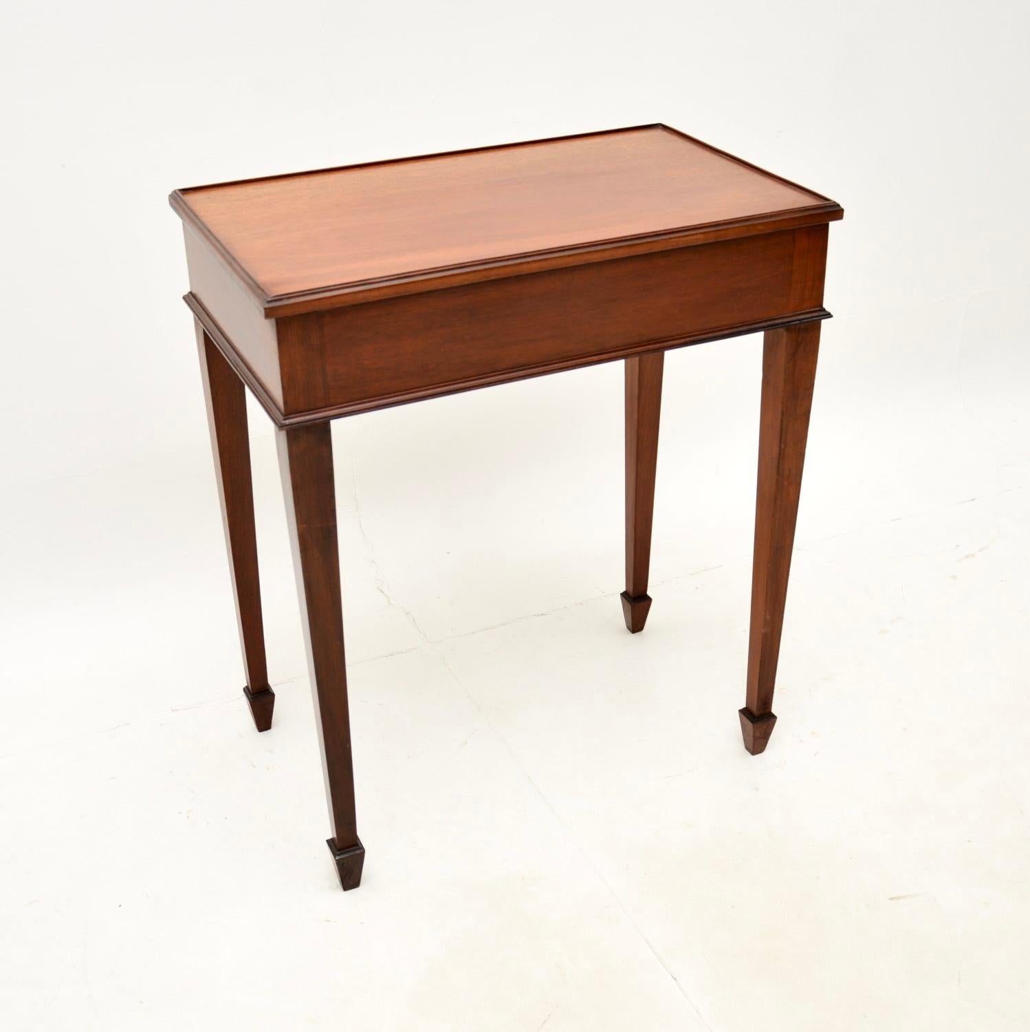 Early 20th Century Antique Sheraton Style Side Table For Sale