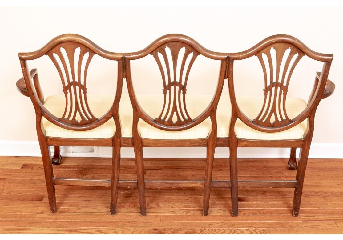 Antikes Dreisitzer-Sessel im Sheraton-Stil im Angebot 11