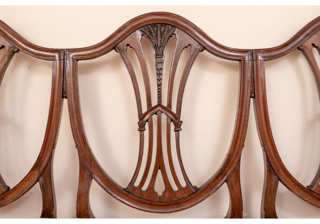 Antikes Dreisitzer-Sessel im Sheraton-Stil im Angebot 13