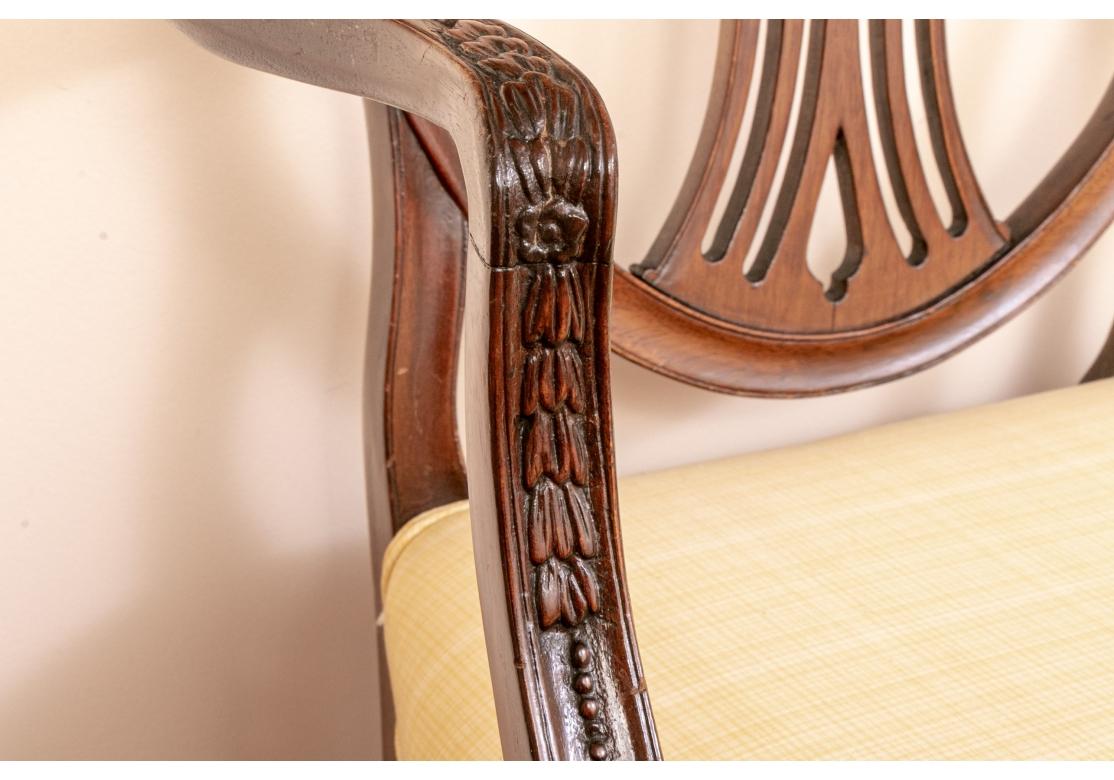 Antikes Dreisitzer-Sessel im Sheraton-Stil im Angebot 3