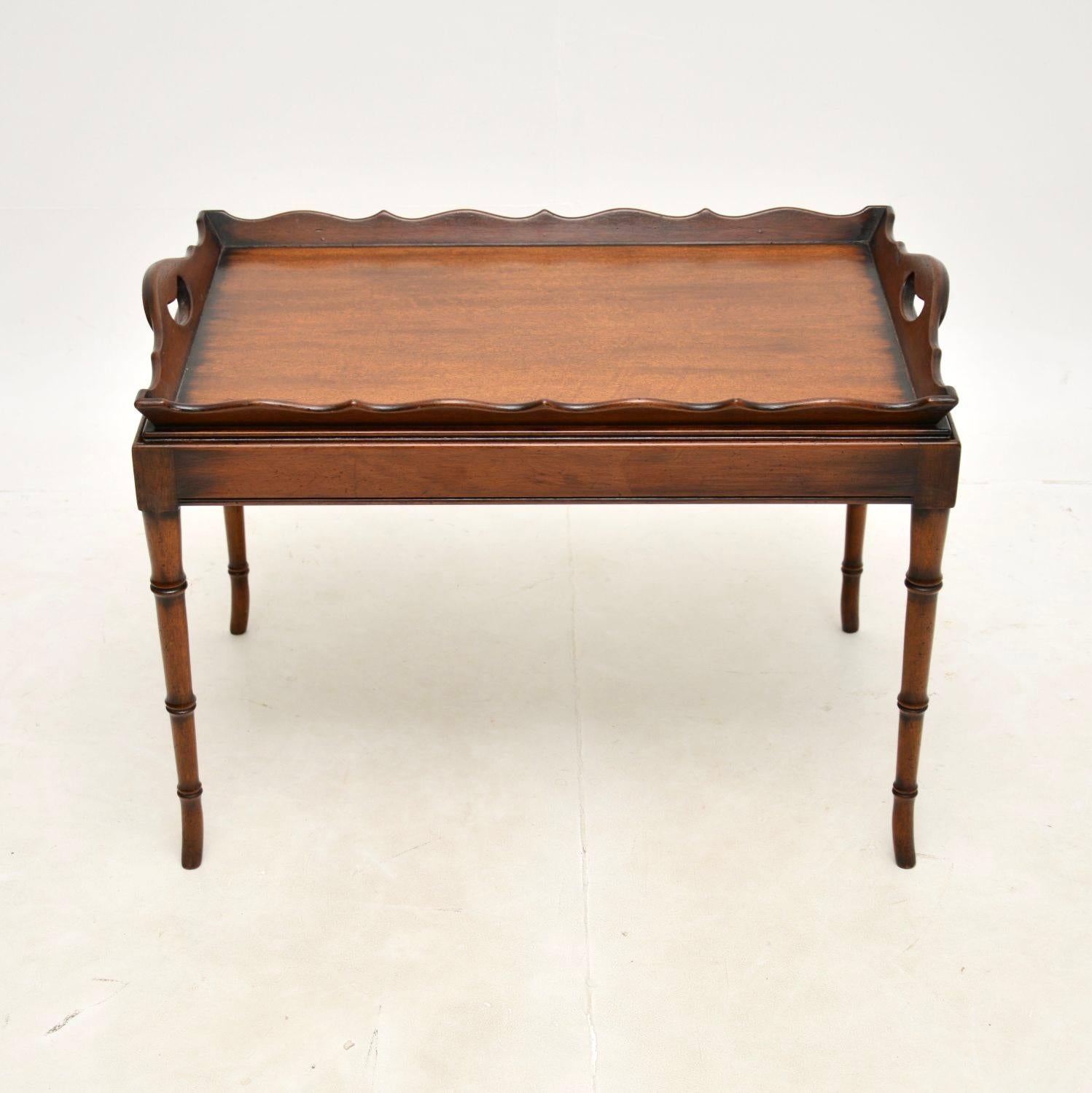 A smart and beautifully designed antique tray top coffee table. This was made in England, it dates from around the 1930’s.

The quality is fantastic, the top has a raised pie crust edge with built in handles, it lifts right off the base to be used