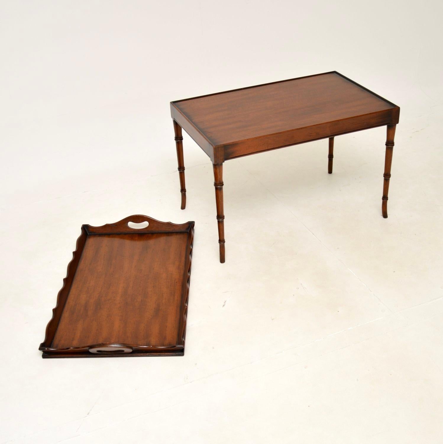 Ancienne table basse à plateau de style Sheraton Bon état - En vente à London, GB