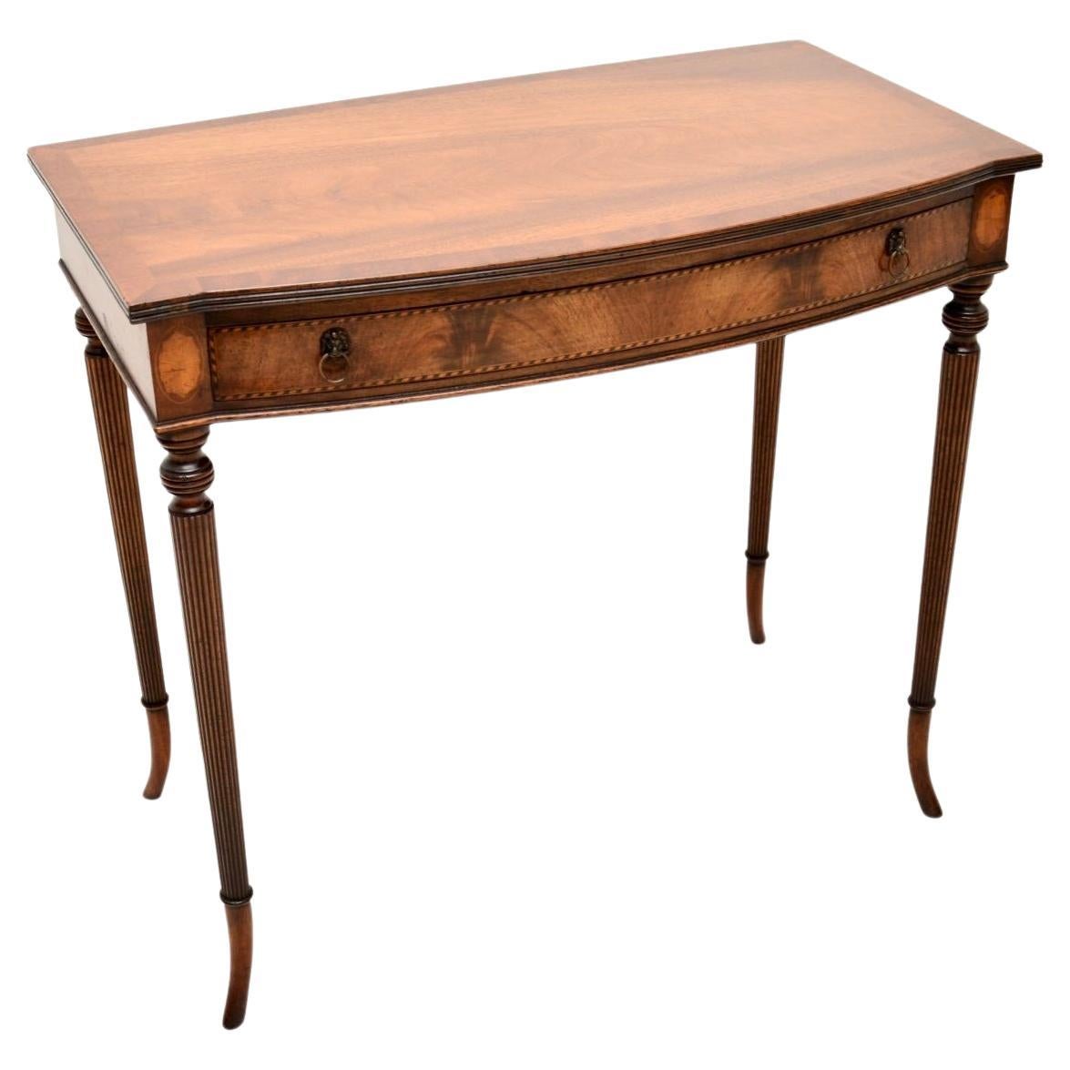 Table d'écriture/table d'appoint ancienne de style Sheraton en vente