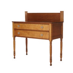 Antico server Sheraton alto in ciliegio con cassetti in acero tigrato C1830