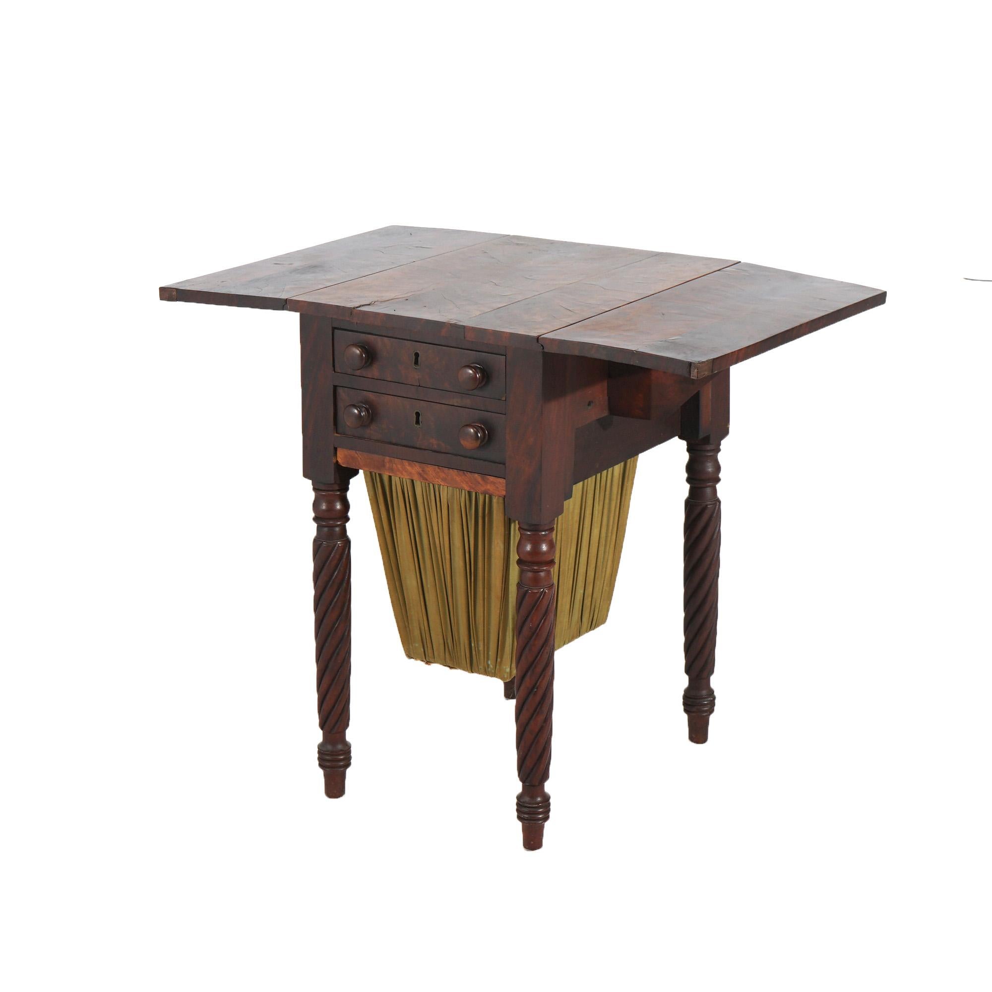 XIXe siècle Antiquité - Sheridan Flame Mahogany Two-Drawer Drop-Leaf Sewing Stand & Basket C1830 en vente