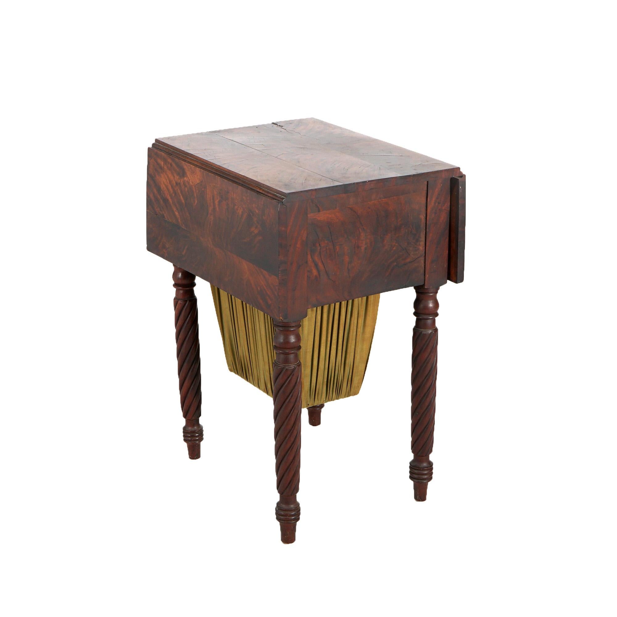 Acajou Antiquité - Sheridan Flame Mahogany Two-Drawer Drop-Leaf Sewing Stand & Basket C1830 en vente