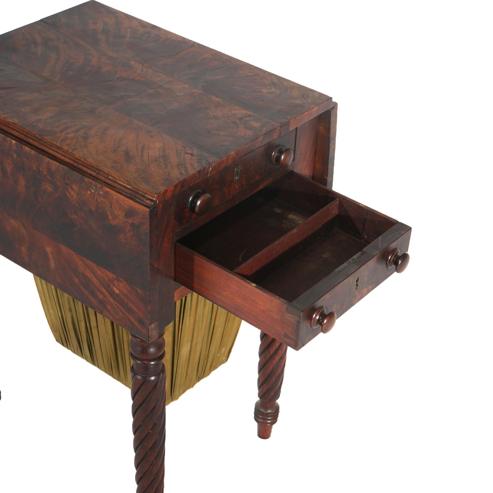 Antiquité - Sheridan Flame Mahogany Two-Drawer Drop-Leaf Sewing Stand & Basket C1830 en vente 3