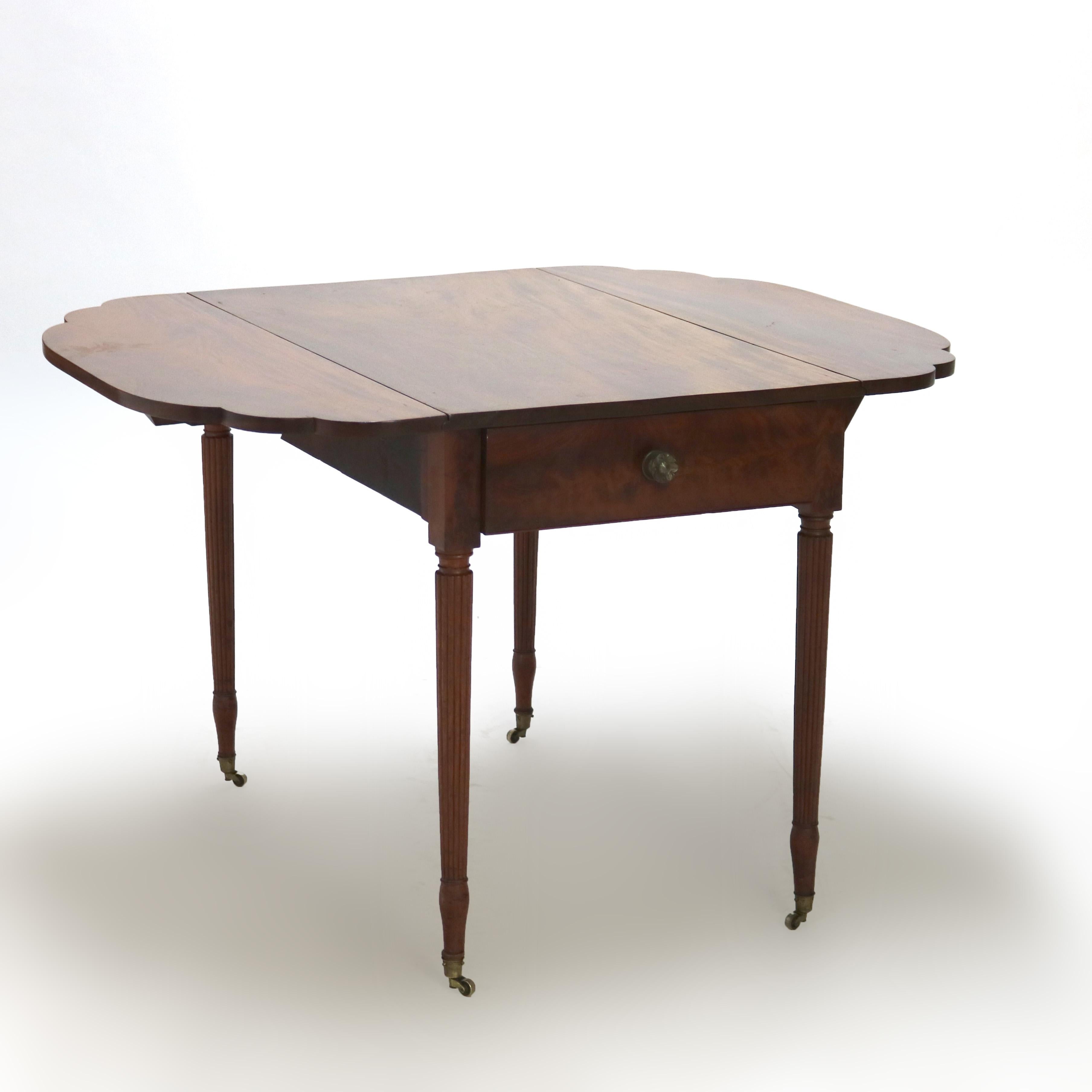 Ancienne table à feuilles tombantes Sheridan Pembroke en acajou C1830 Bon état - En vente à Big Flats, NY
