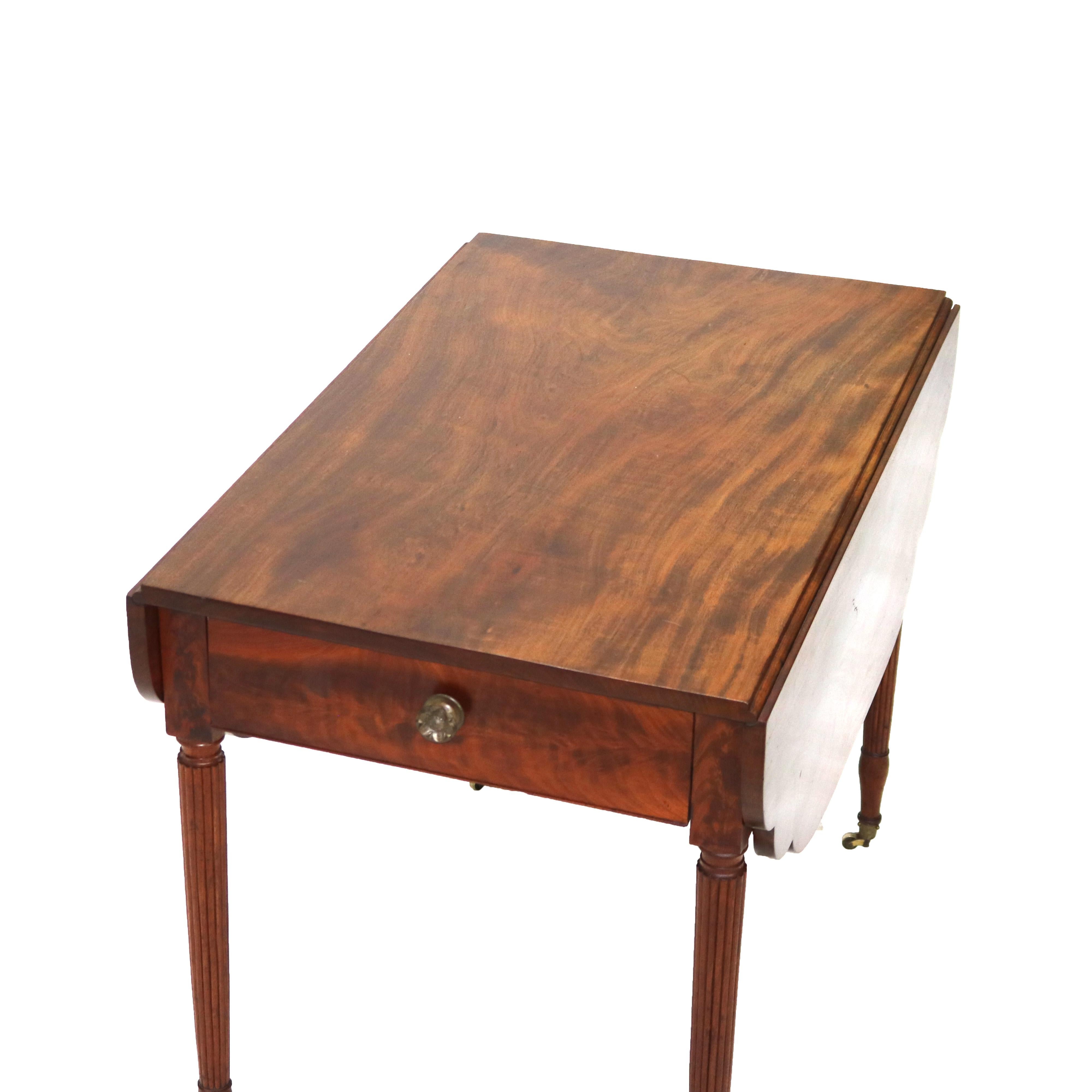 XIXe siècle Ancienne table à feuilles tombantes Sheridan Pembroke en acajou C1830 en vente
