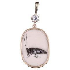 Antiker Shibayama-Insekten-Anhänger aus 14k Gold