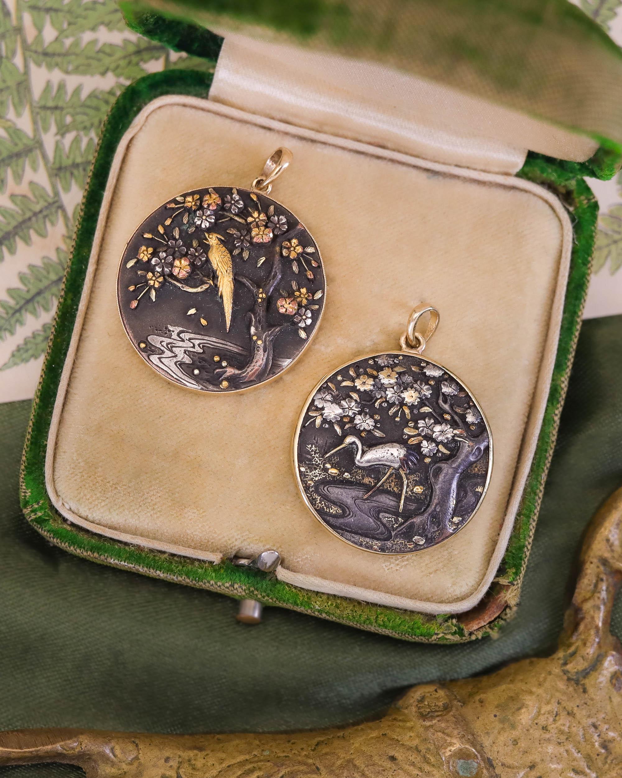 Antico ciondolo Shibuichi in oro 14k In condizioni buone in vendita a Lewisburg, PA