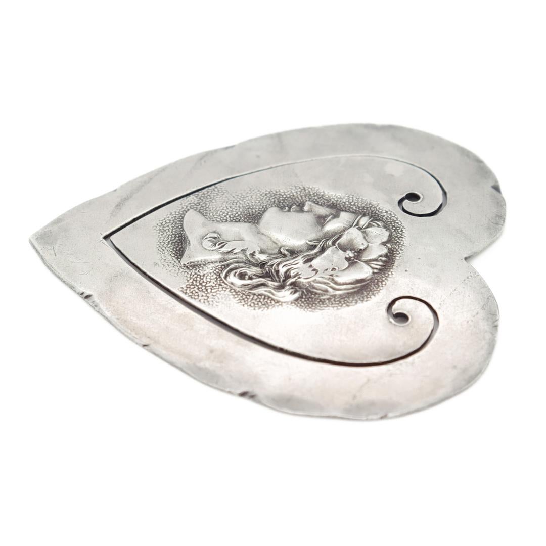 Antiker herzförmiger Shiebler-Tablett in Herzform aus Sterlingsilber im etruskischen Stil im Angebot 1