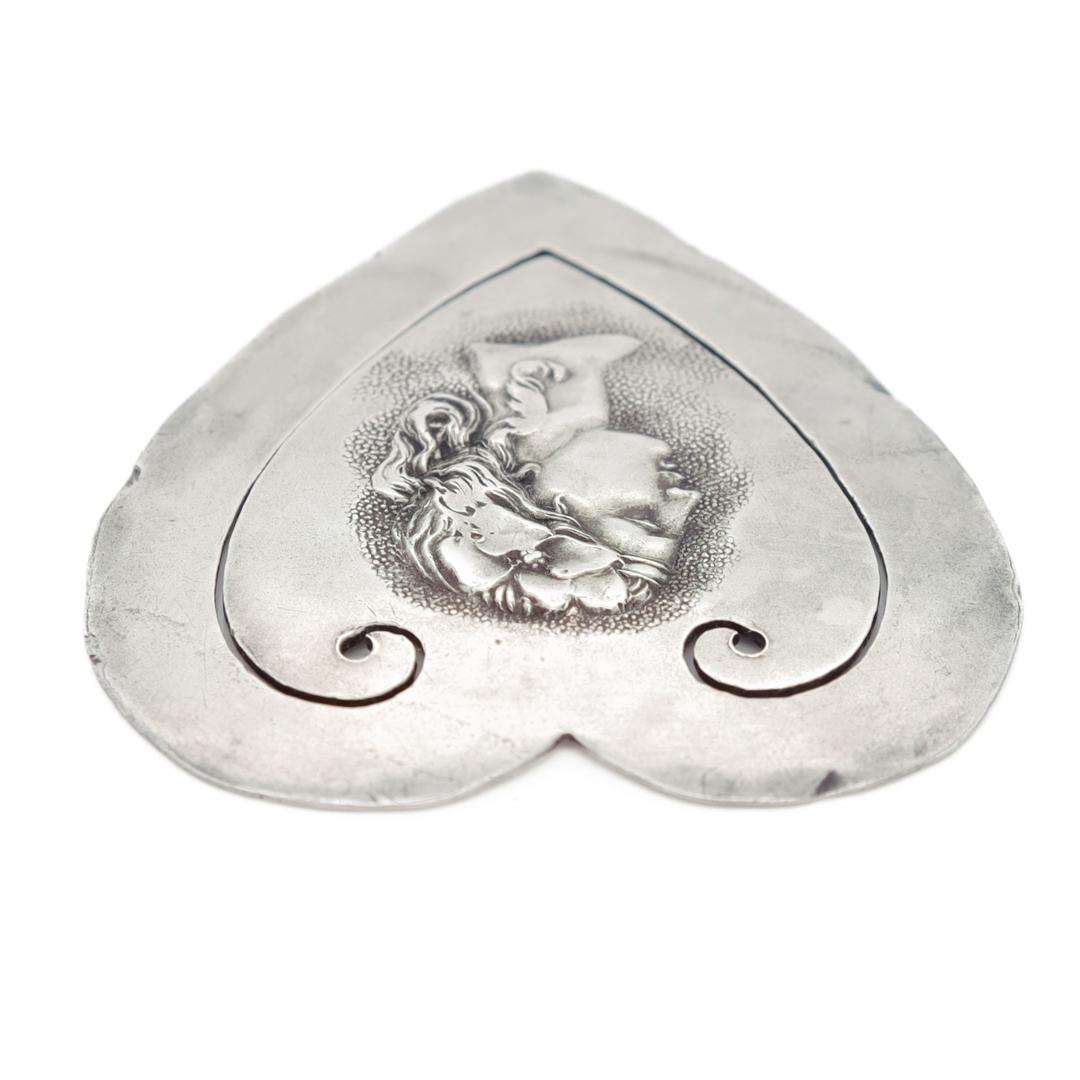 Antiker herzförmiger Shiebler-Tablett in Herzform aus Sterlingsilber im etruskischen Stil im Angebot 2