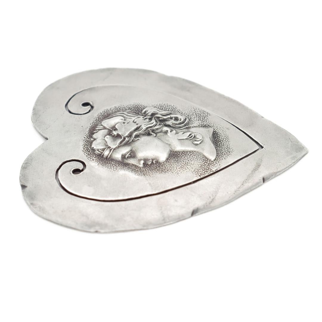 Antiker herzförmiger Shiebler-Tablett in Herzform aus Sterlingsilber im etruskischen Stil im Angebot 3