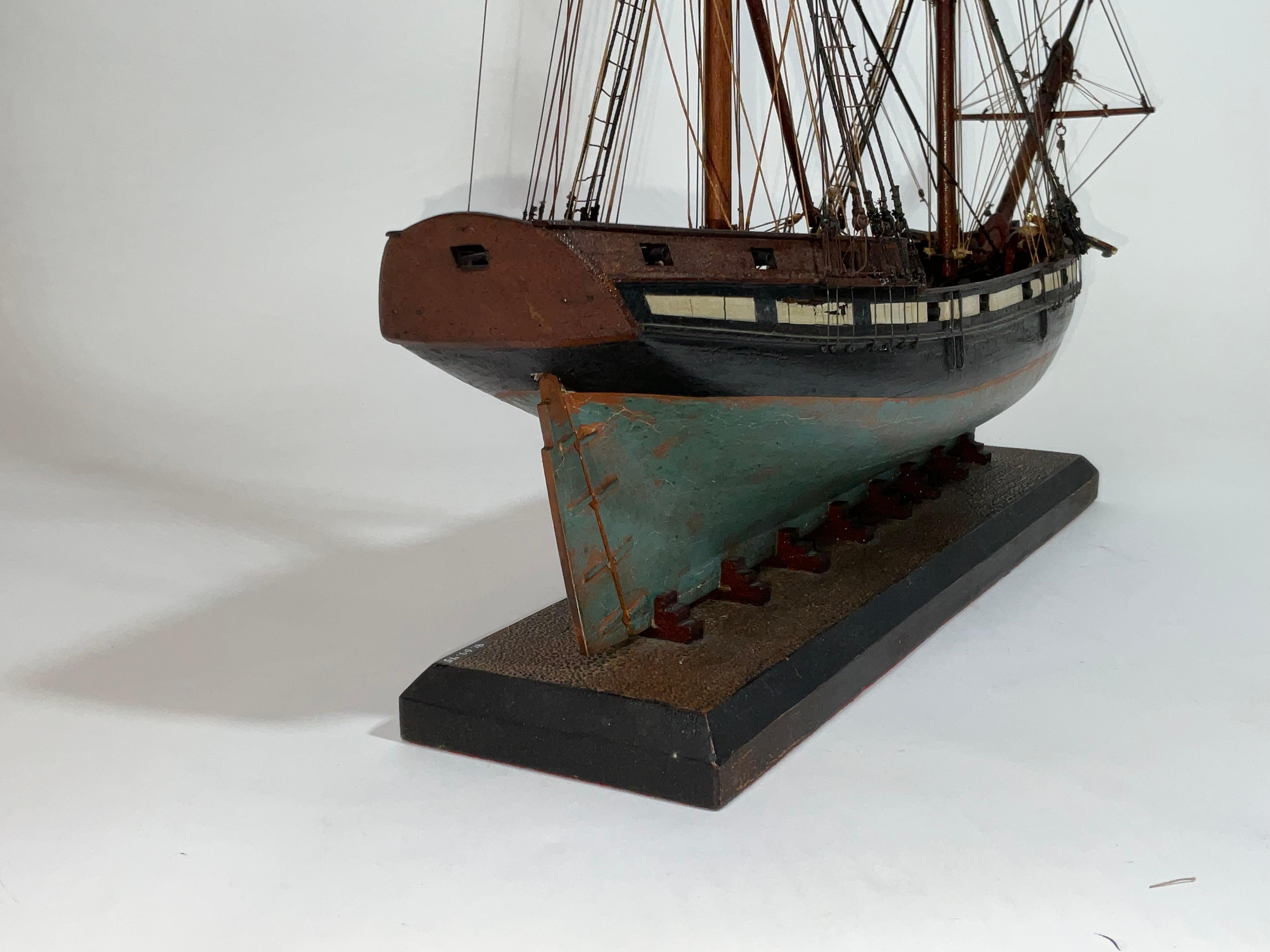 Modèle de bateau ancien d'une banlieue armée en vente 6