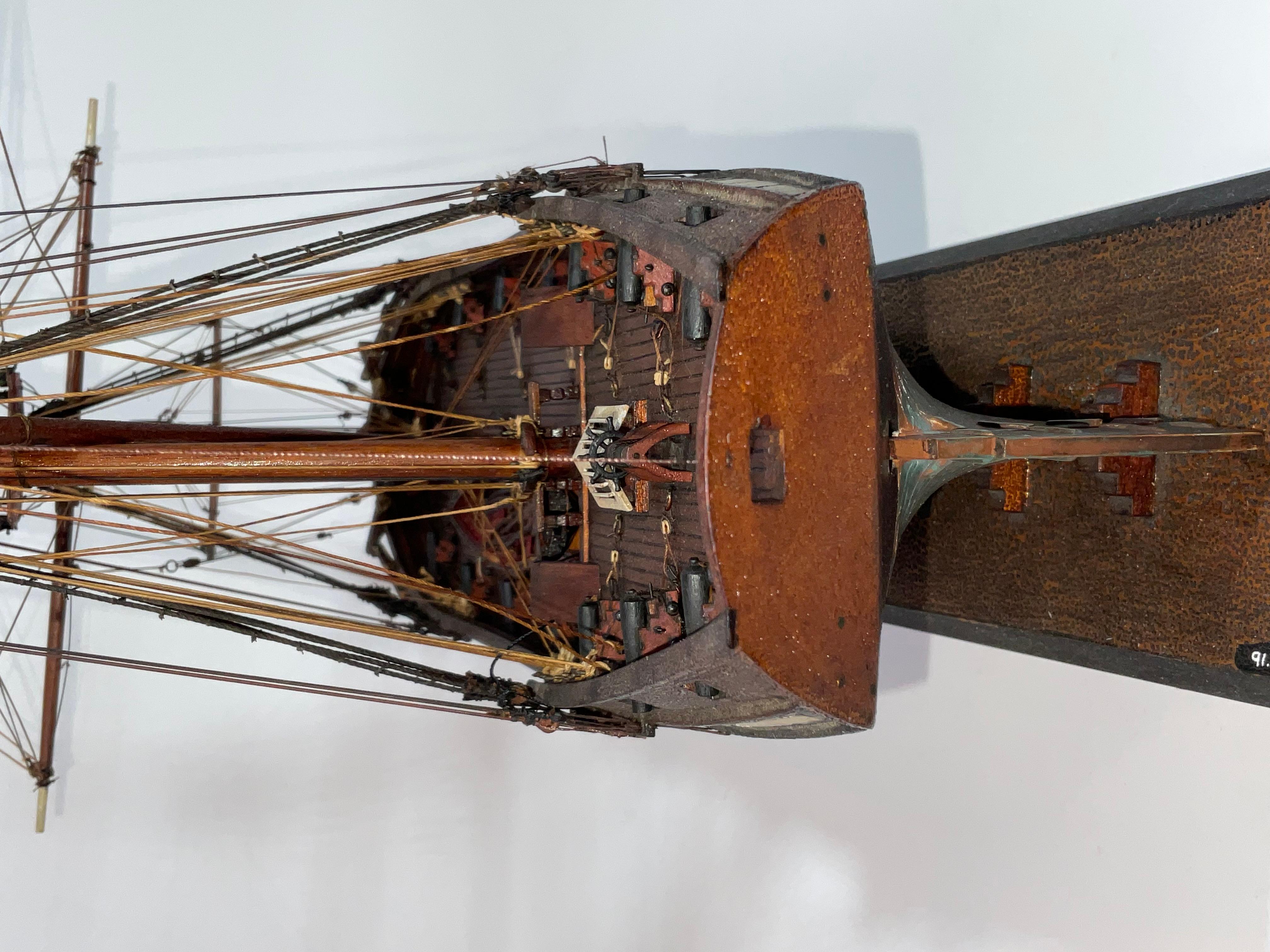 Modèle de bateau ancien d'une banlieue armée en vente 7