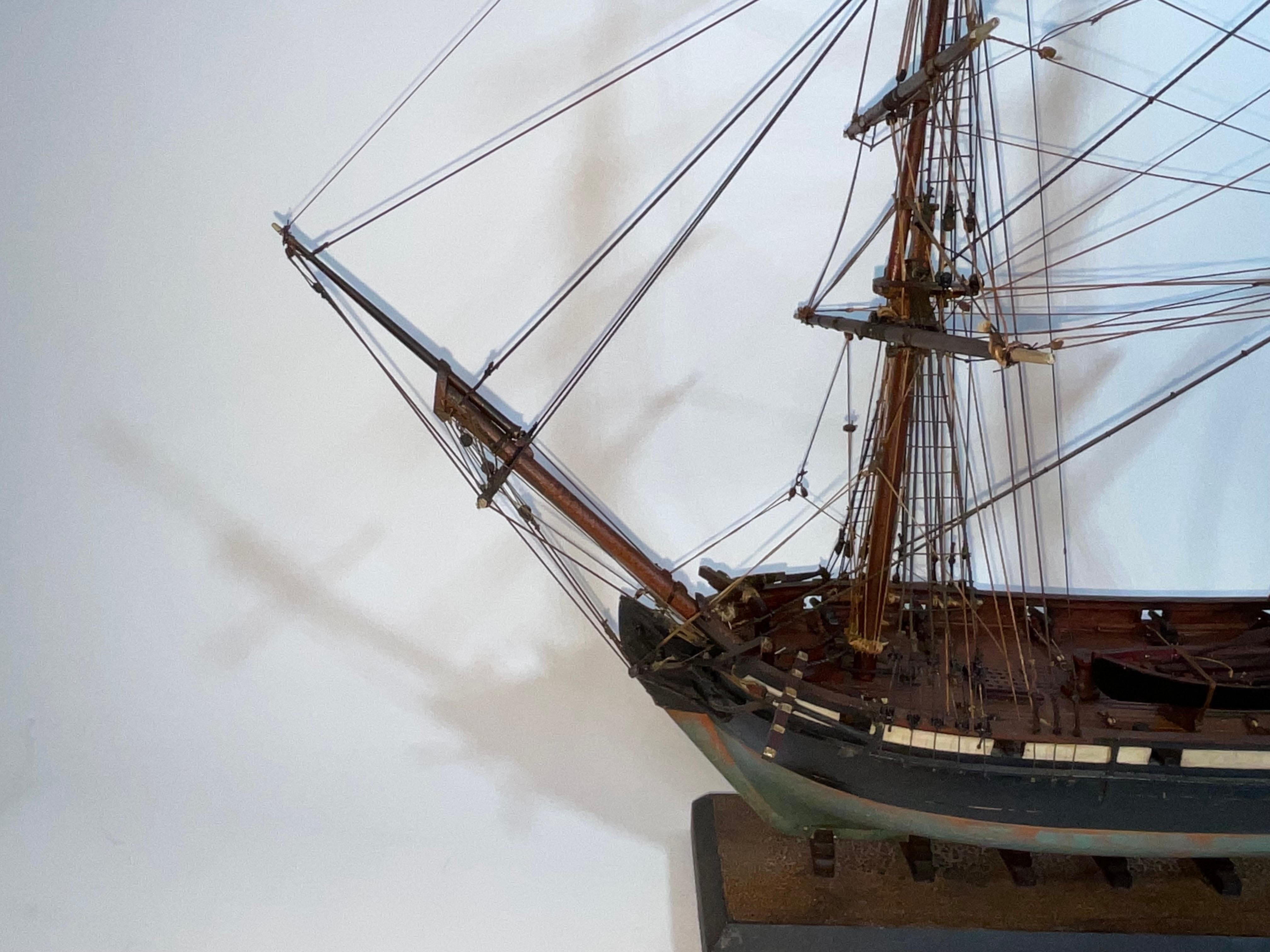 Modèle de bateau ancien d'une banlieue armée en vente 13