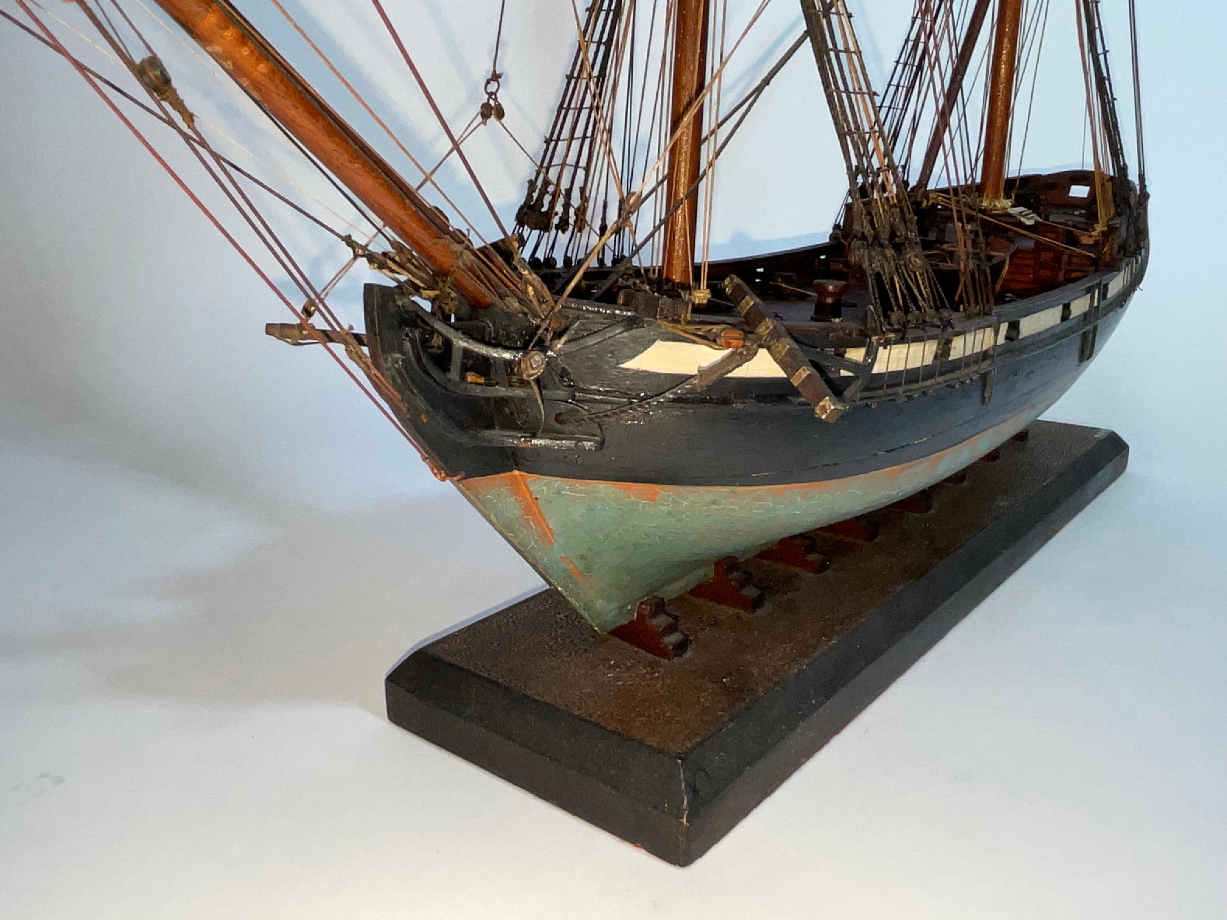Modèle de bateau ancien d'une banlieue armée en vente 14