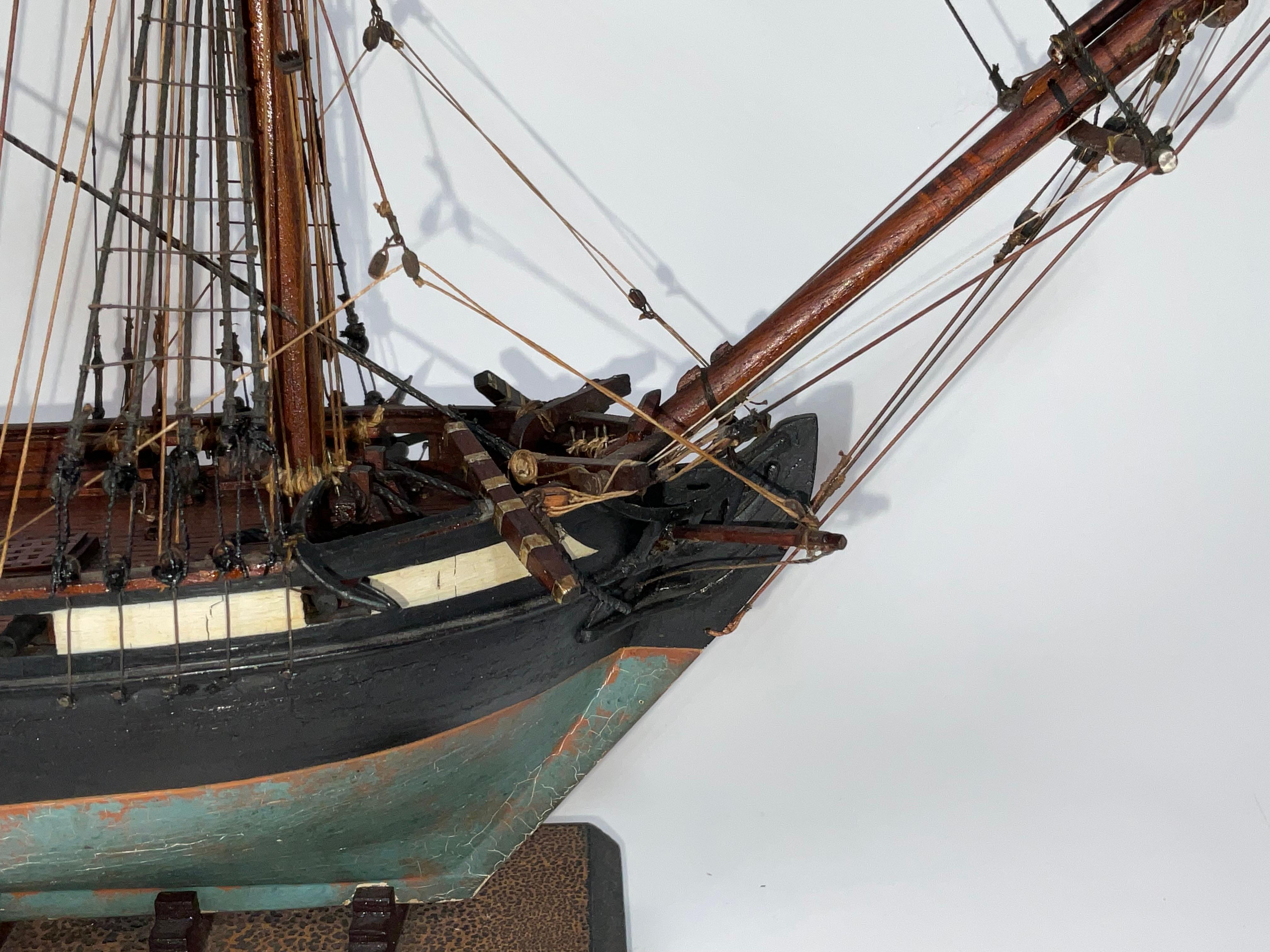 Milieu du XXe siècle Modèle de bateau ancien d'une banlieue armée en vente