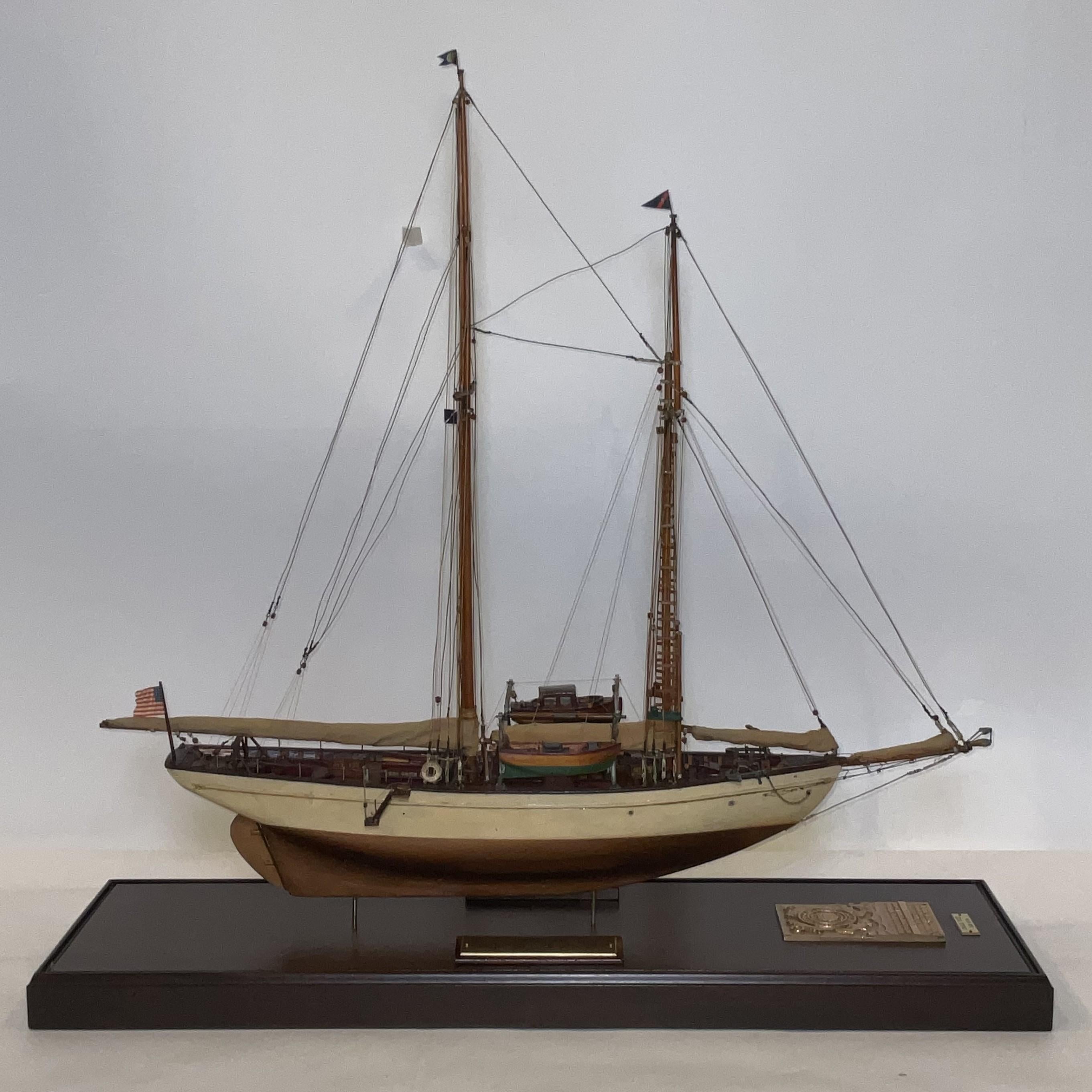 Antique Ship Model of Schooner Yacht Mendham In Good Condition For Sale In Norwell, MA
