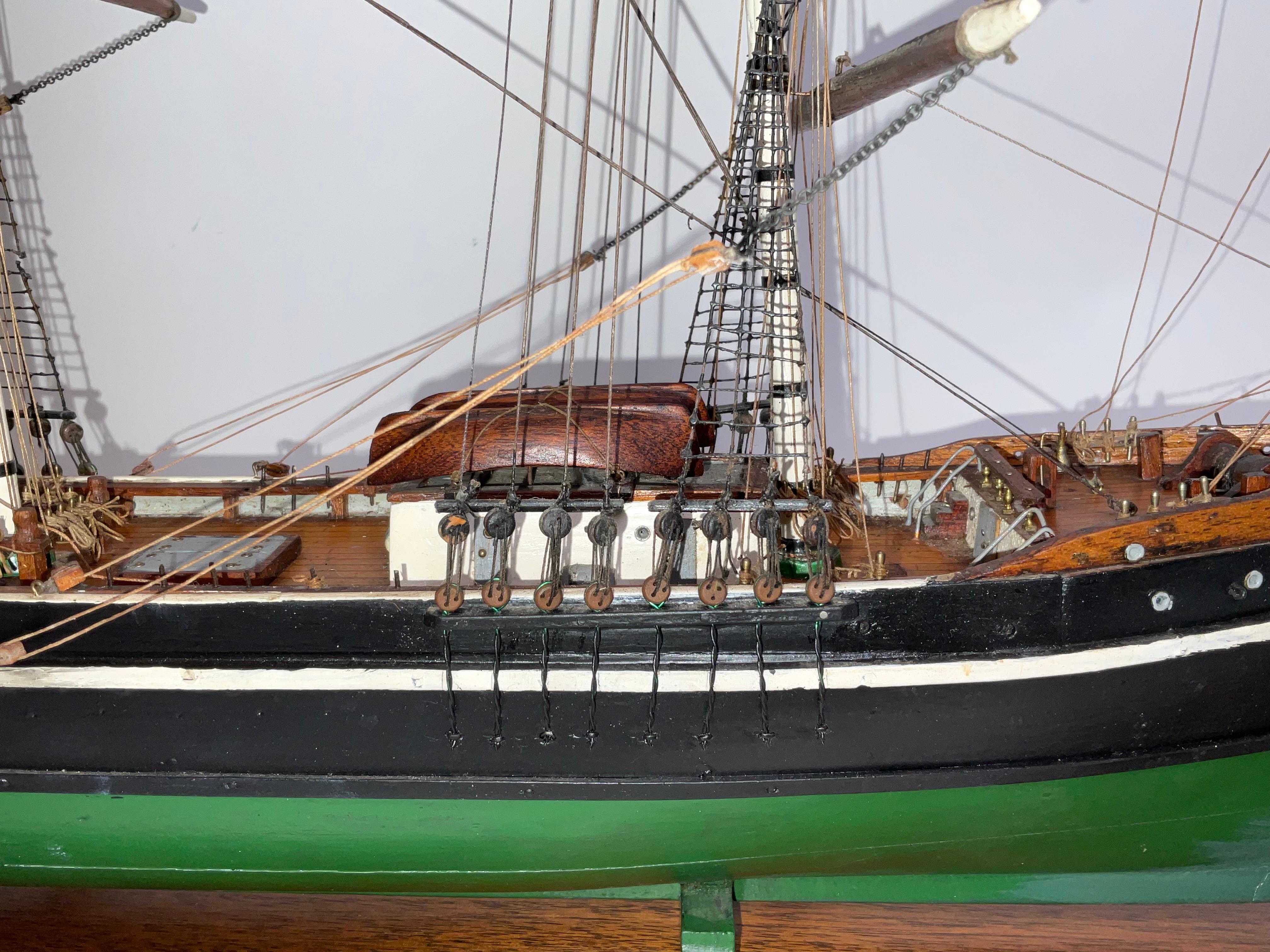 Metà XX secolo Modello di nave antica della Bark Thalia in vendita